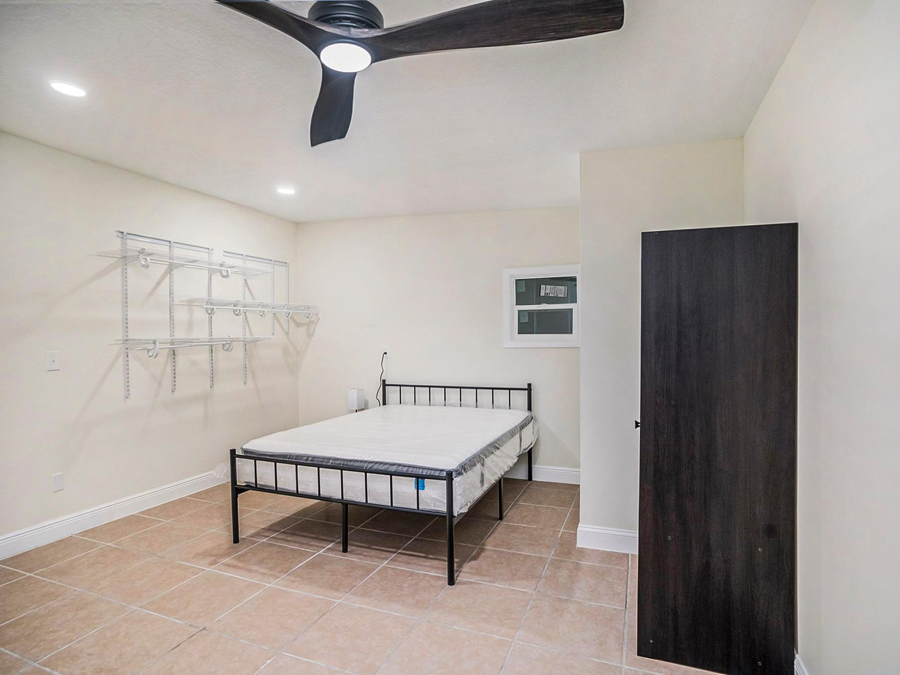 bedroom, detected:ceiling fan, bed