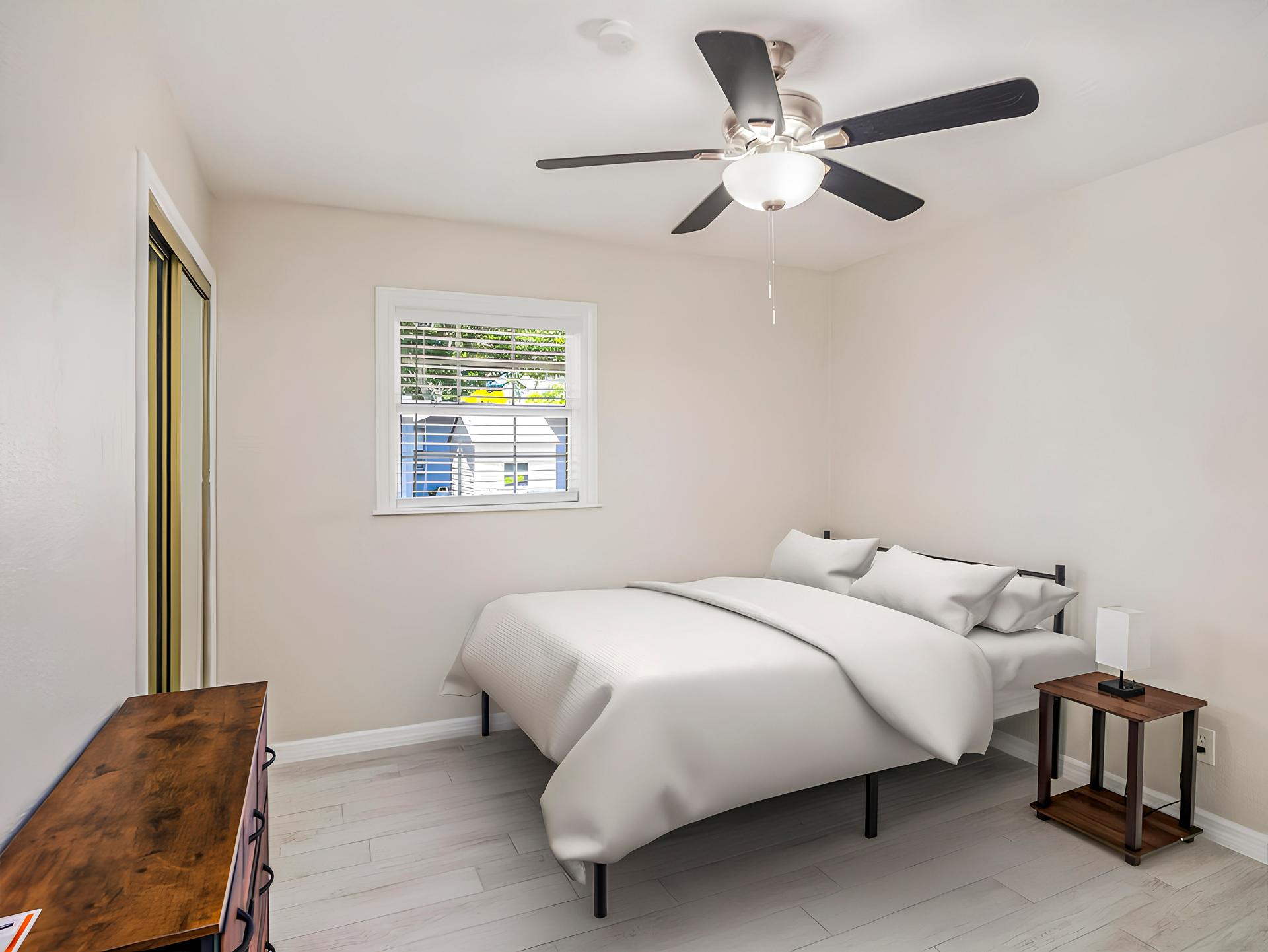 bedroom, detected:ceiling fan, window blind, bed