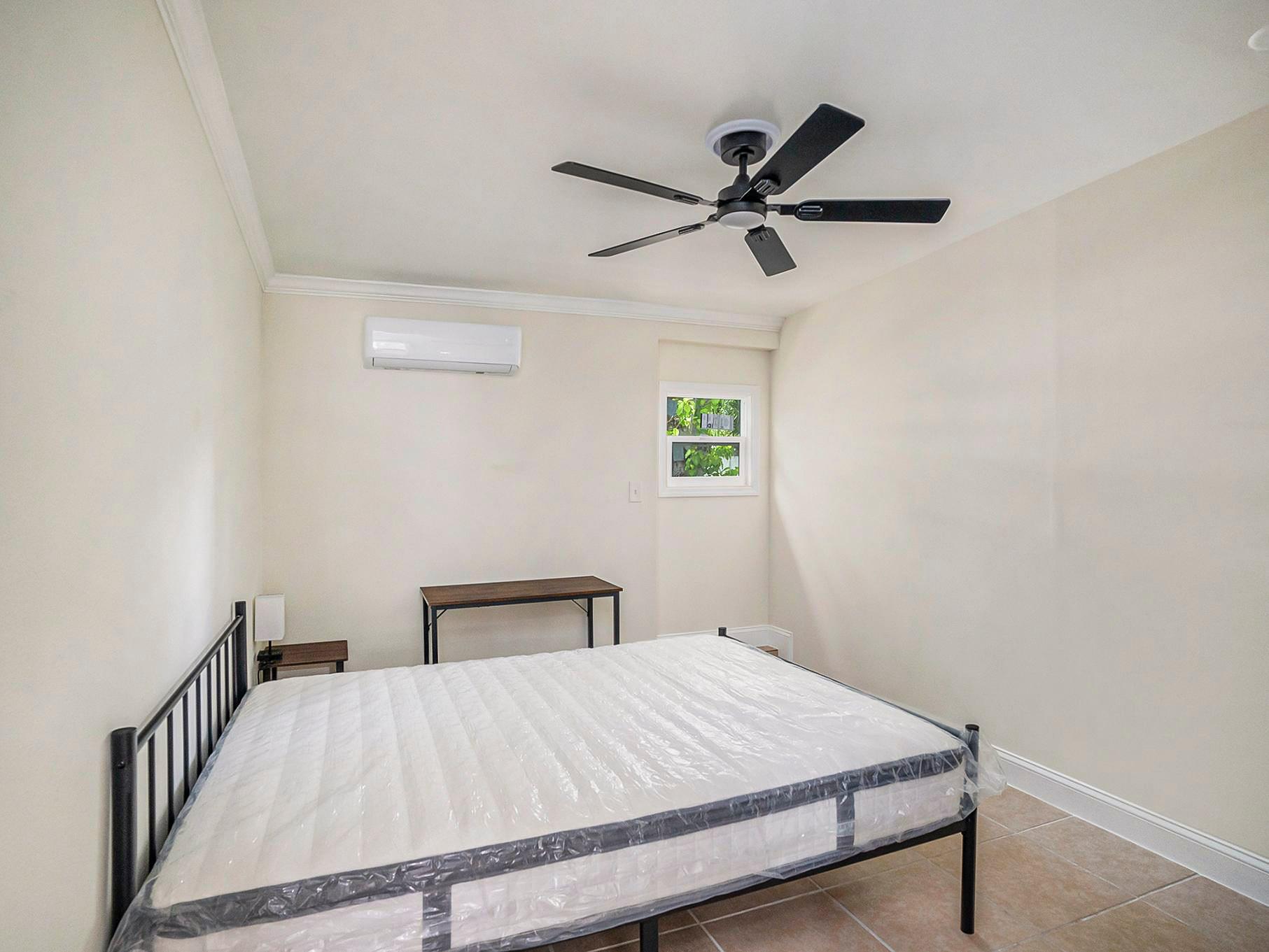 bedroom, detected:ceiling fan, bed, window blind