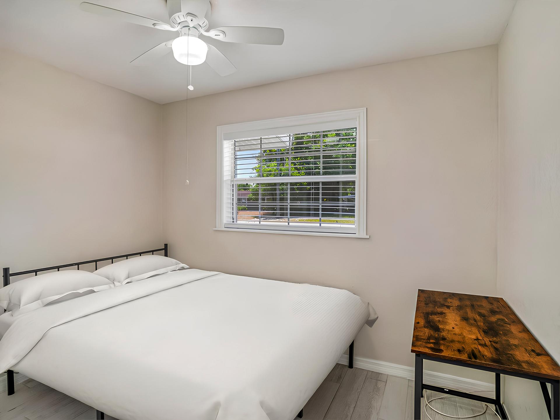 bedroom, detected:ceiling fan, window blind, bed