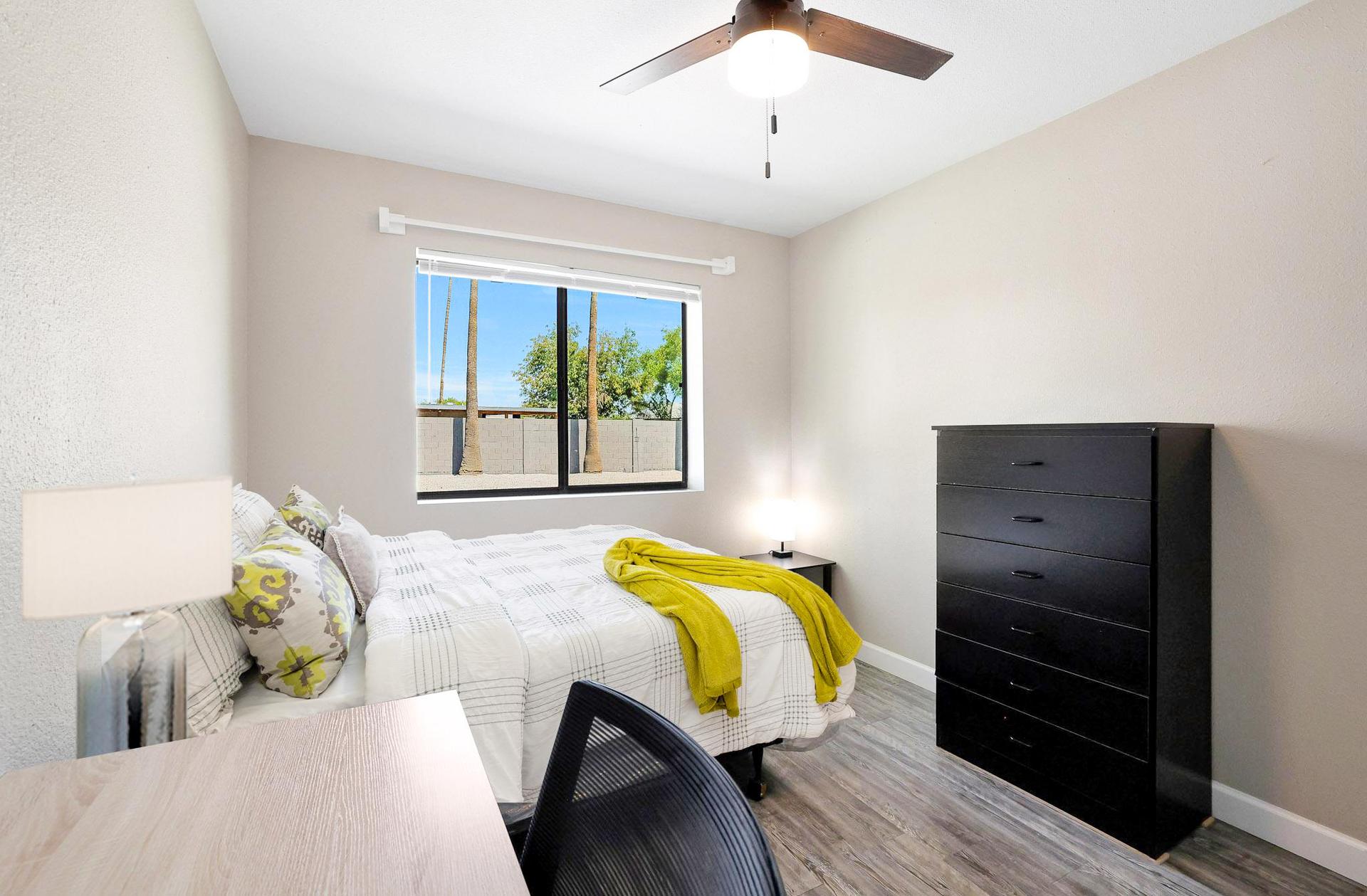 bedroom, detected:ceiling fan, bed, window blind