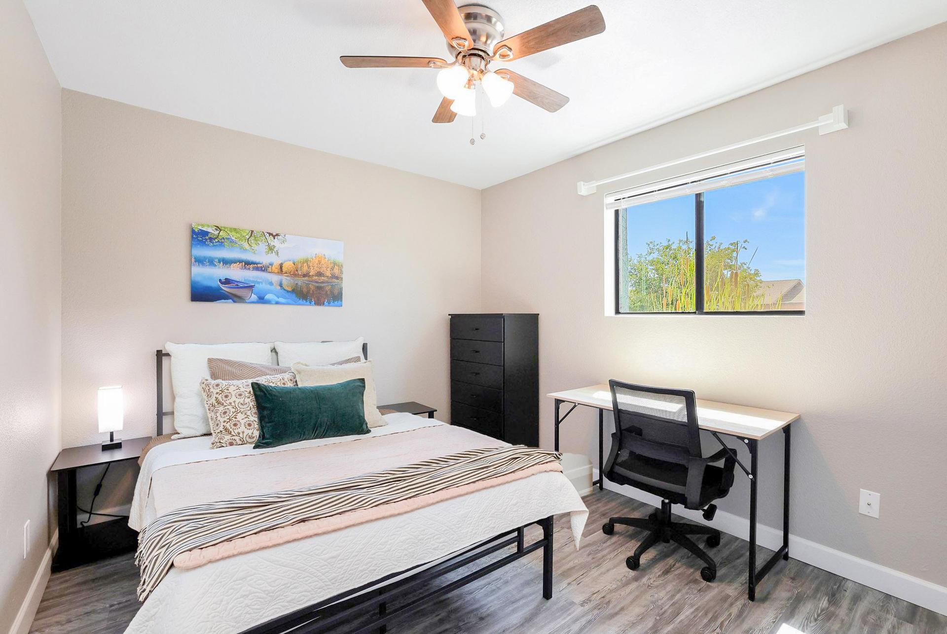 bedroom, detected:ceiling fan, window blind, bed