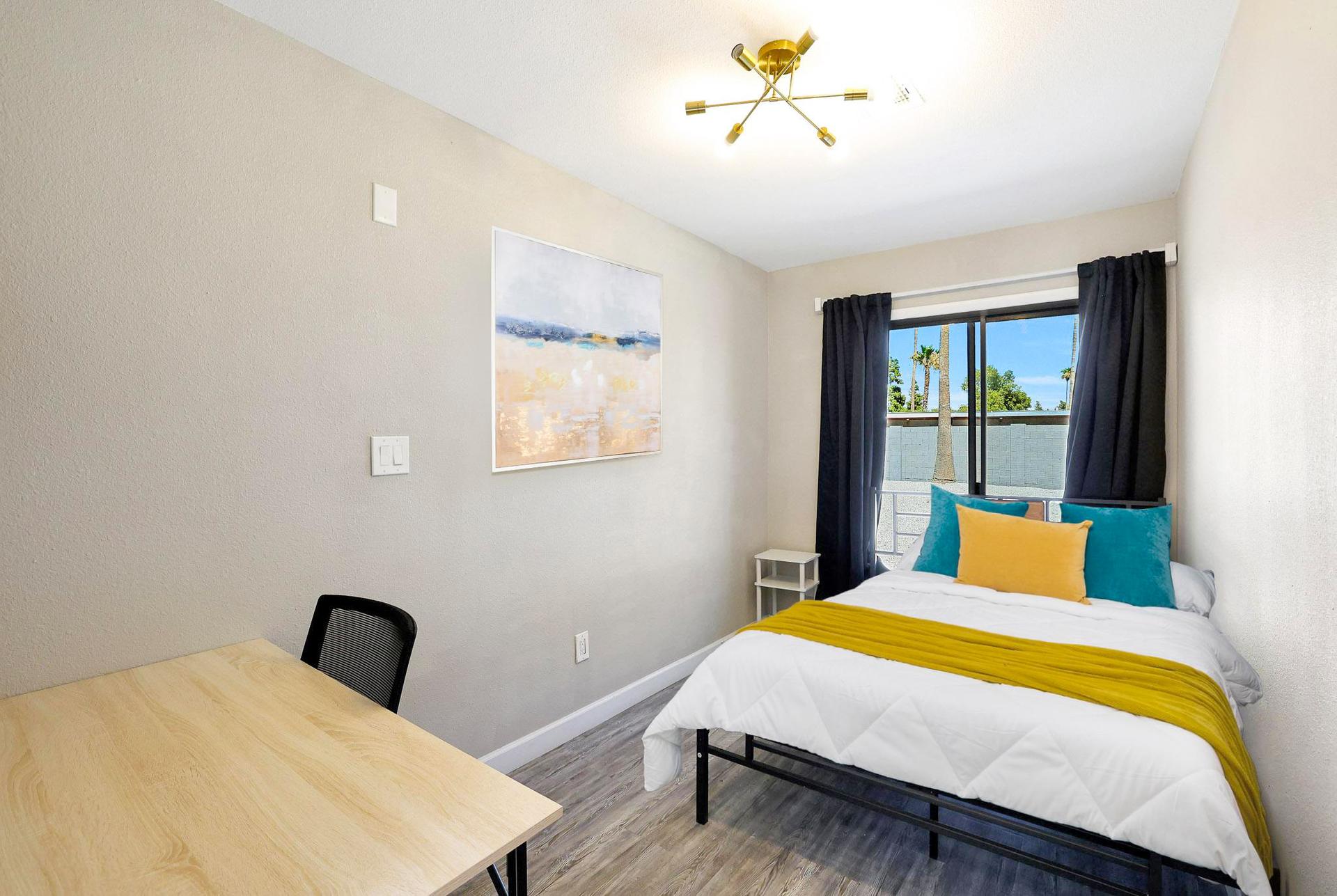 bedroom, detected:ceiling fan, bed, window blind