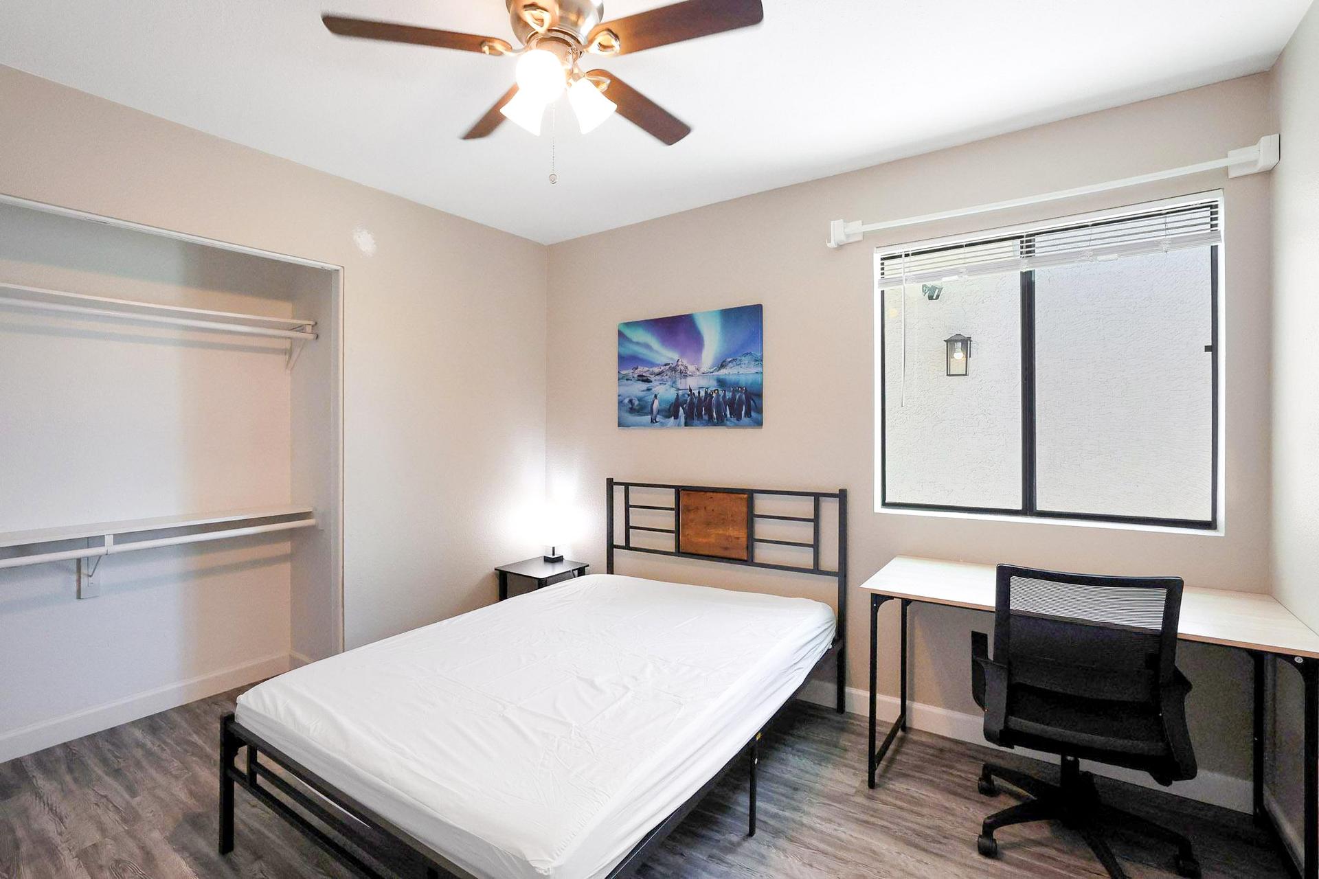 bedroom, detected:ceiling fan, window blind, bed