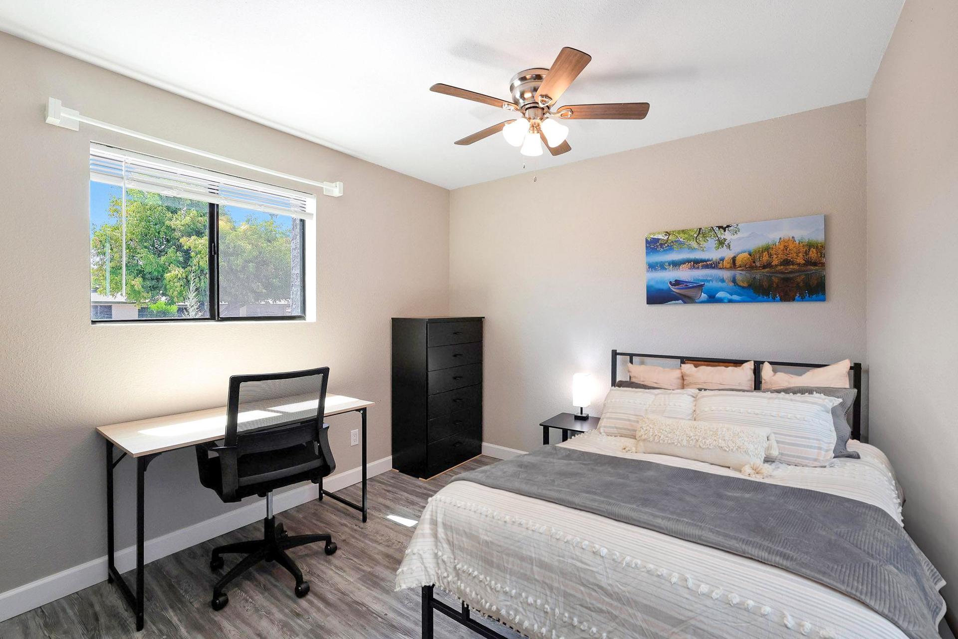 bedroom, detected:ceiling fan, bed, window blind