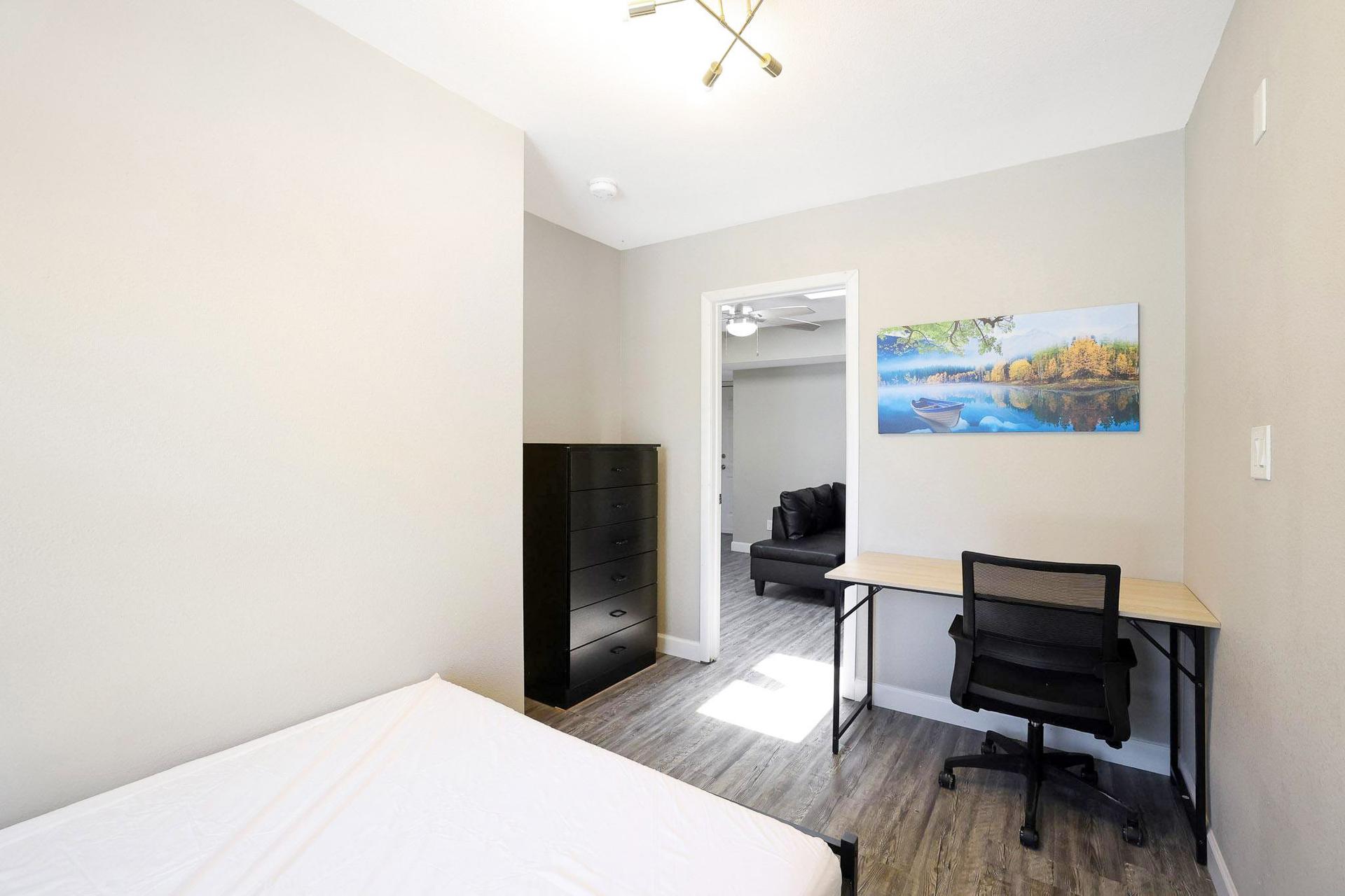 bedroom, detected:ceiling fan, bed