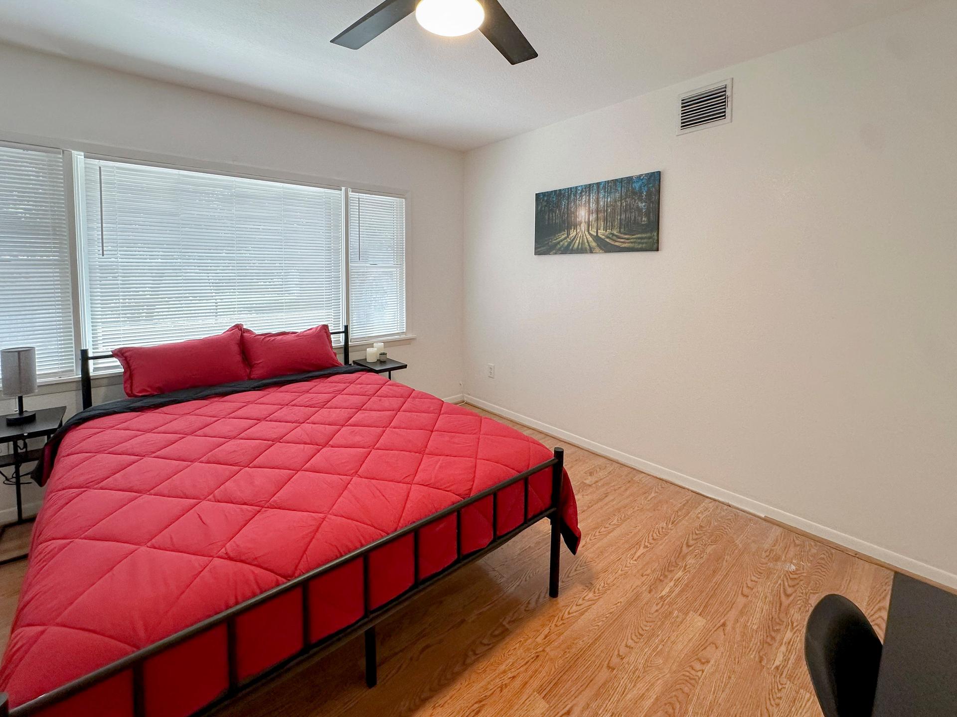 bedroom, detected:ceiling fan, window blind, bed