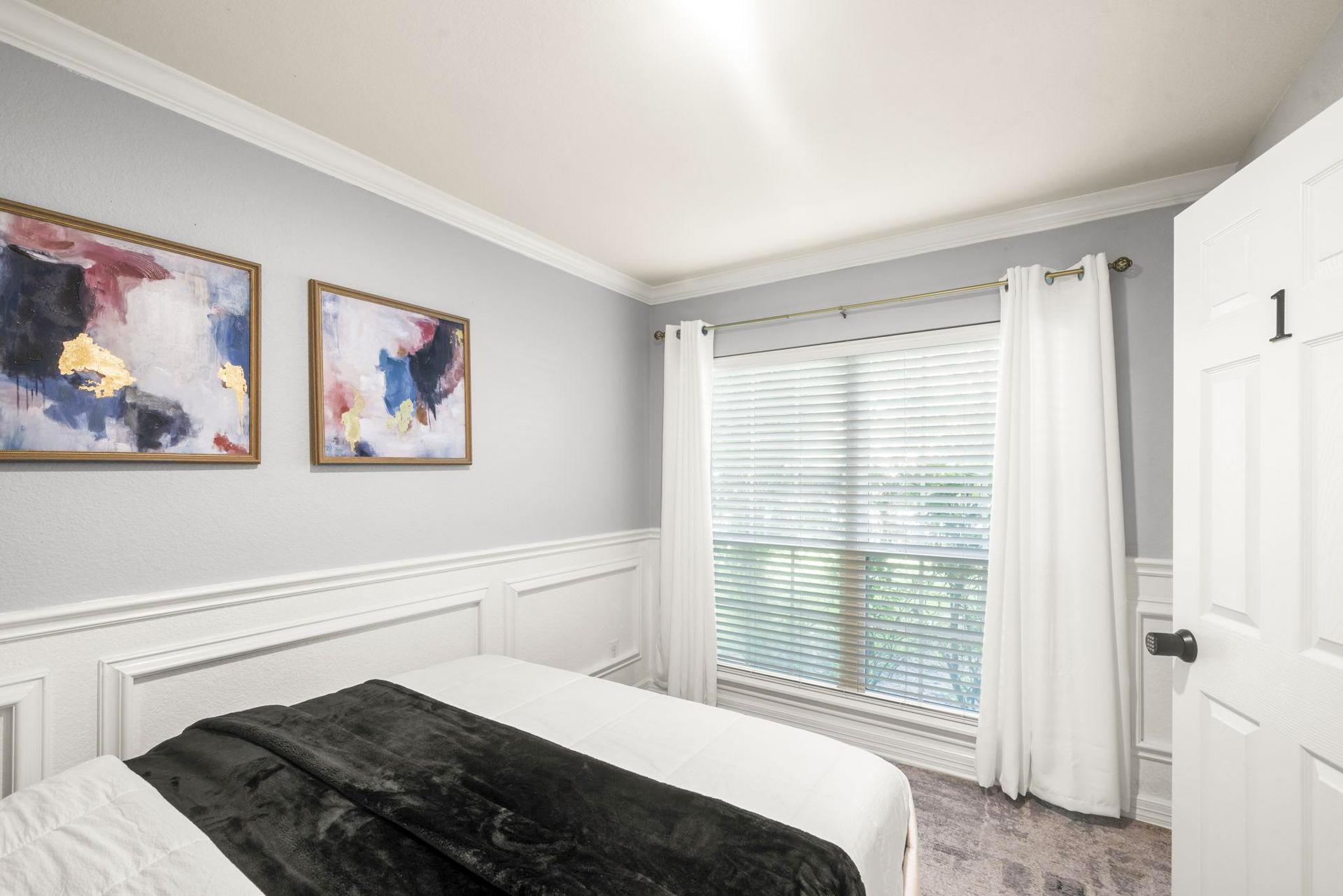 bedroom, detected:window blind, bed