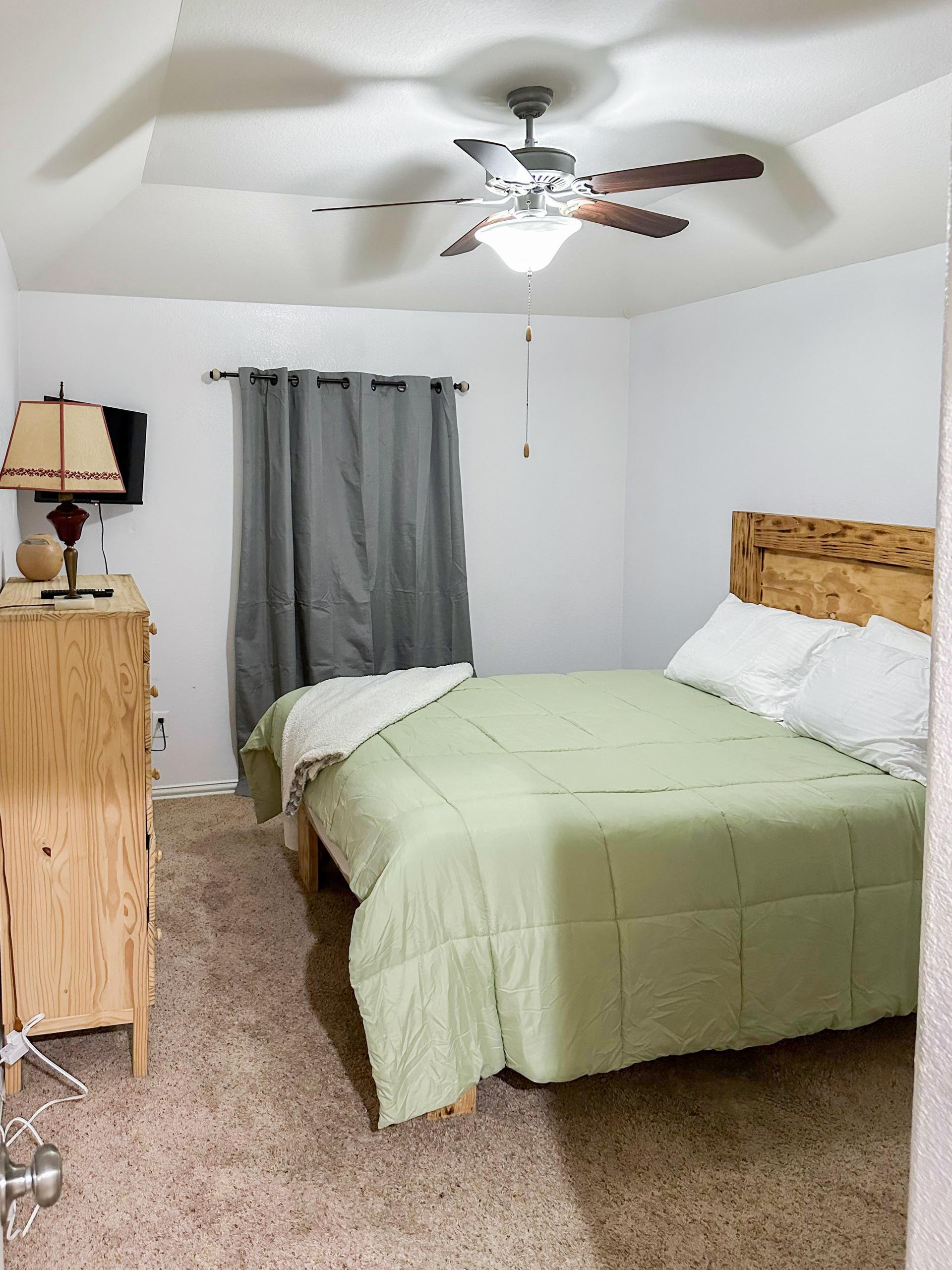 bedroom, detected:ceiling fan, bed