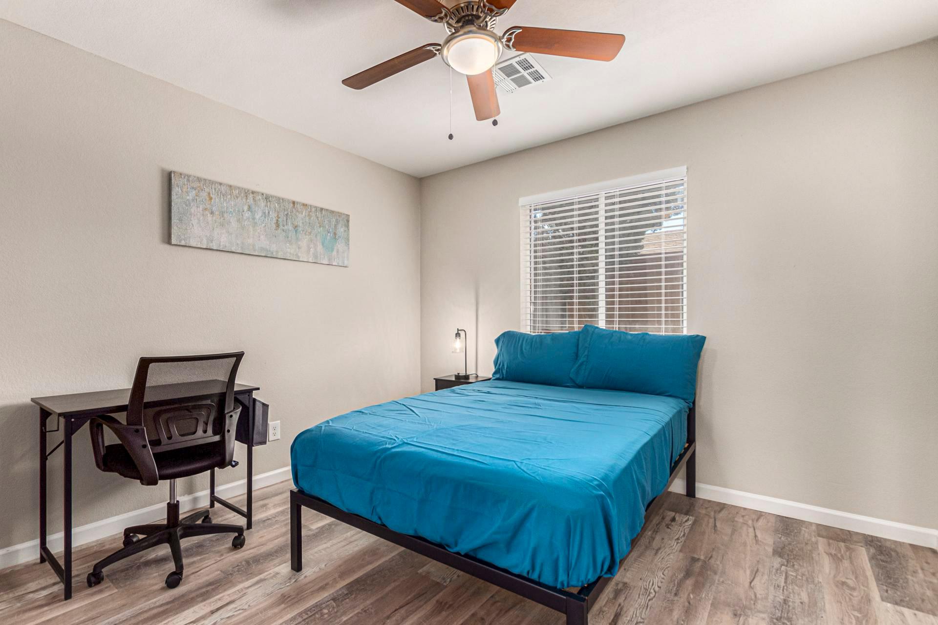bedroom, detected:ceiling fan, window blind, bed