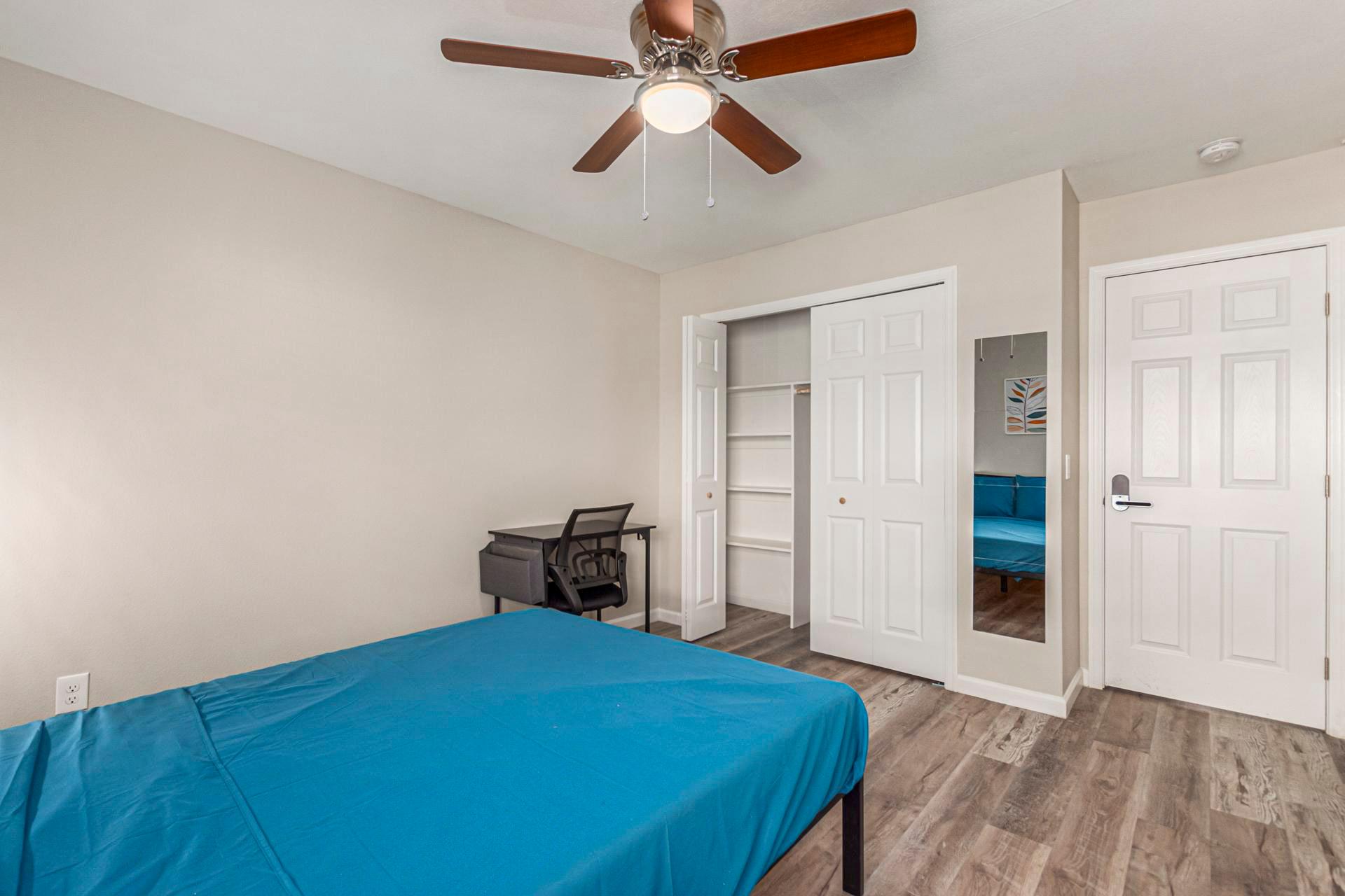 bedroom, detected:ceiling fan, bed, window blind