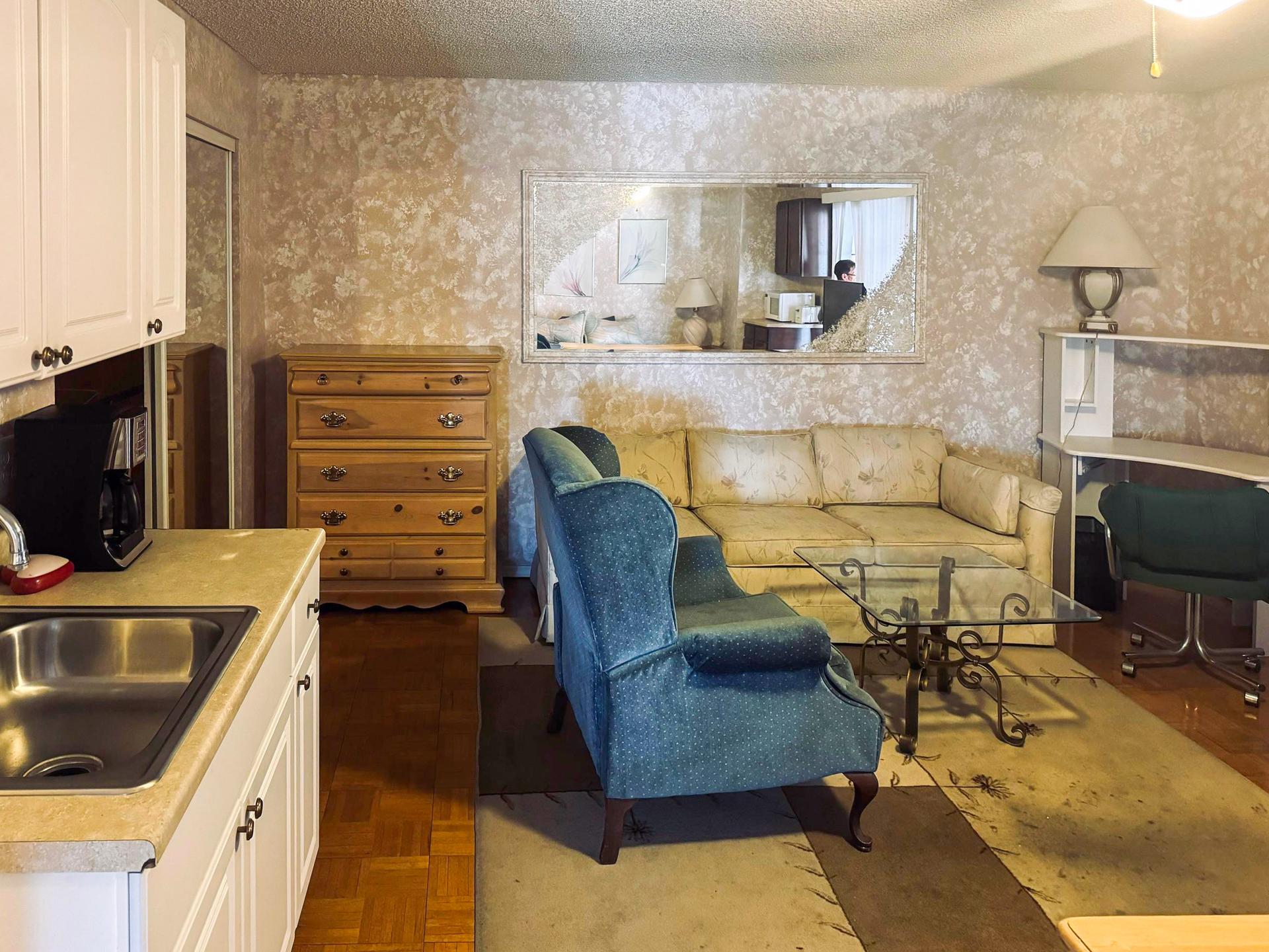 kitchen, detected:kitchen stove