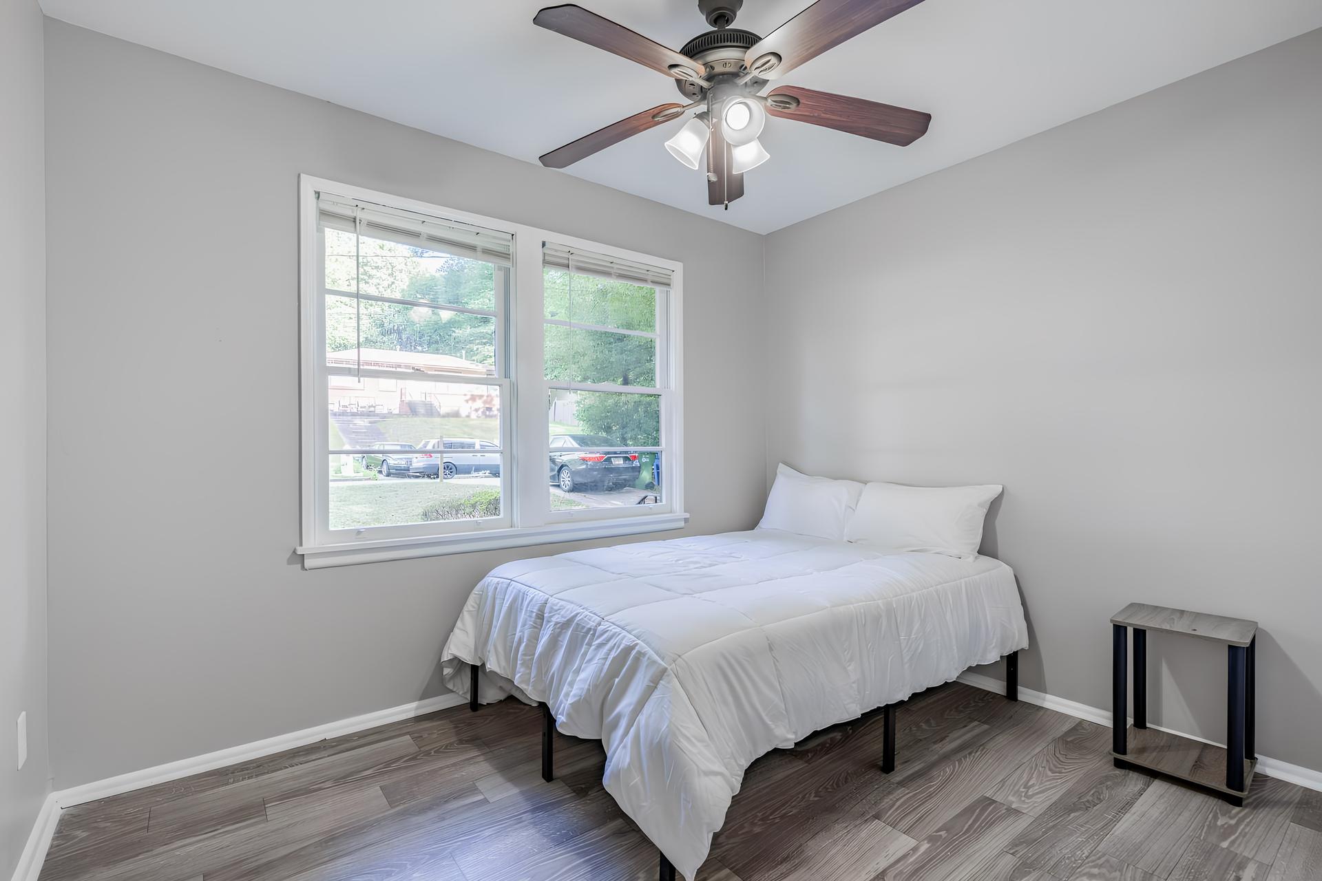 bedroom, detected:ceiling fan, window blind, bed