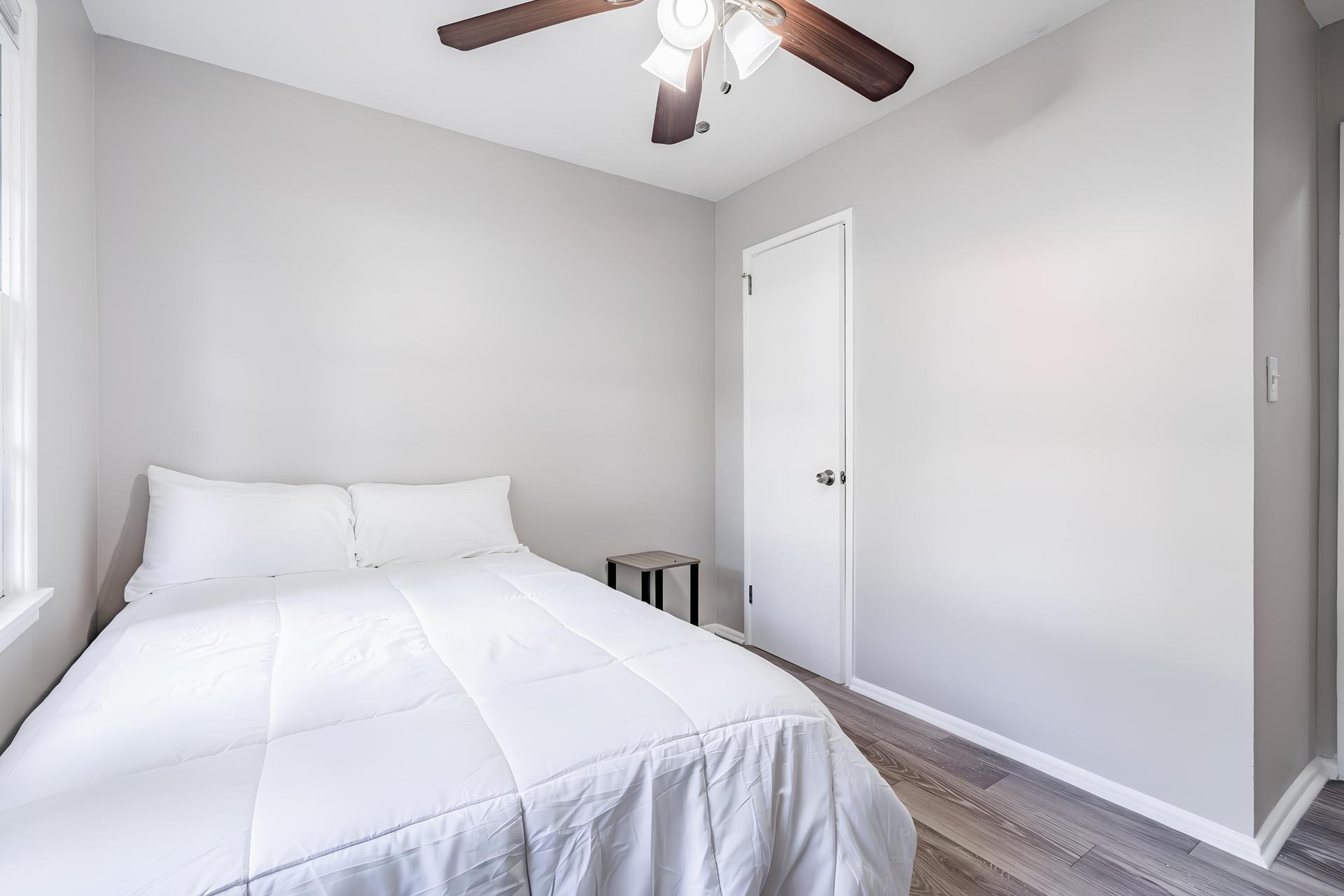 bedroom, detected:ceiling fan, bed