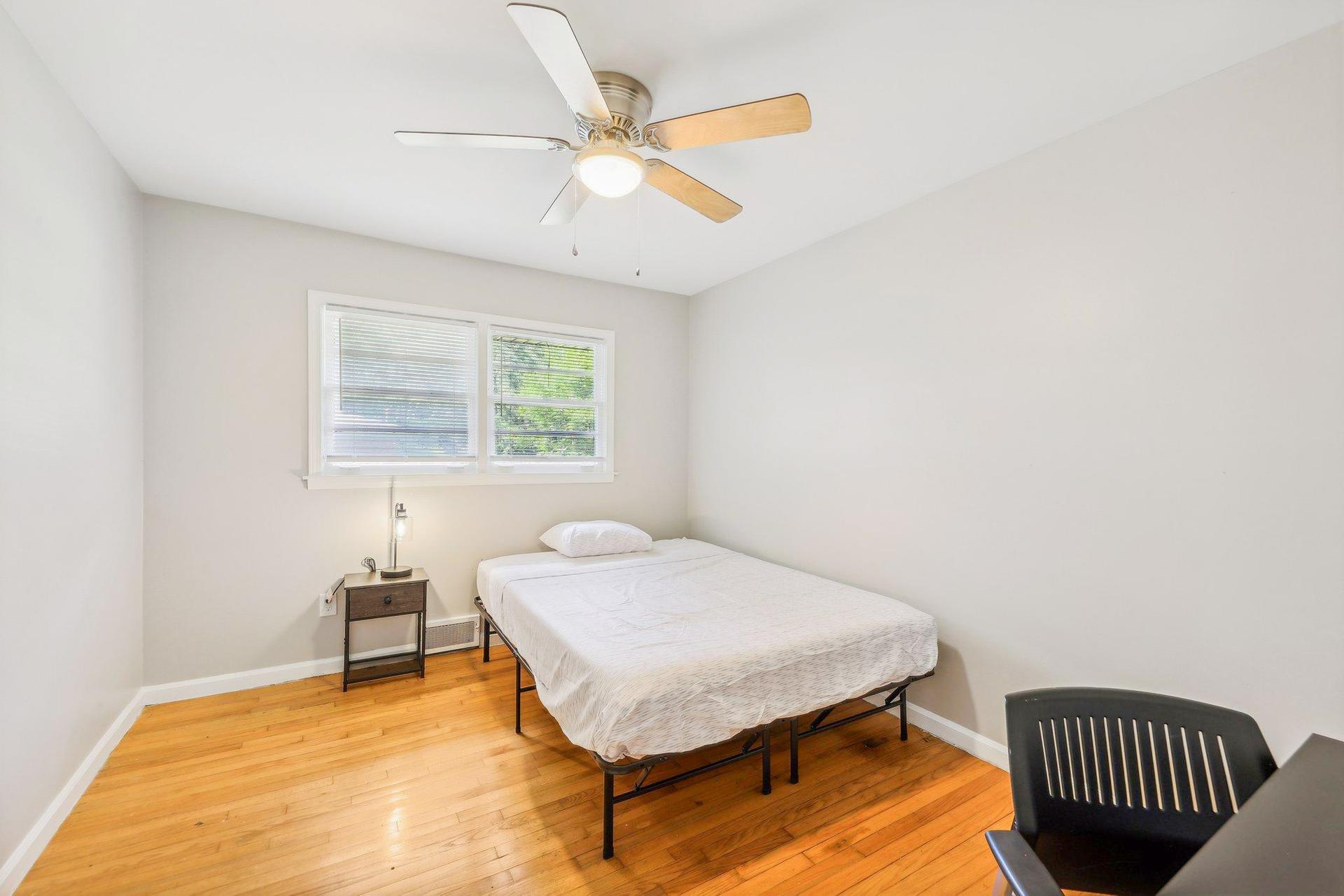 bedroom, detected:ceiling fan, window blind, bed