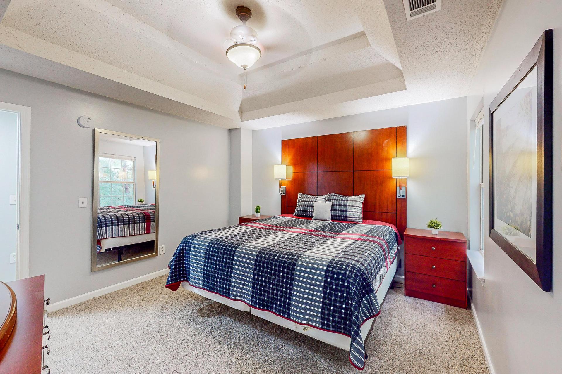 bedroom, detected:bed, carpet