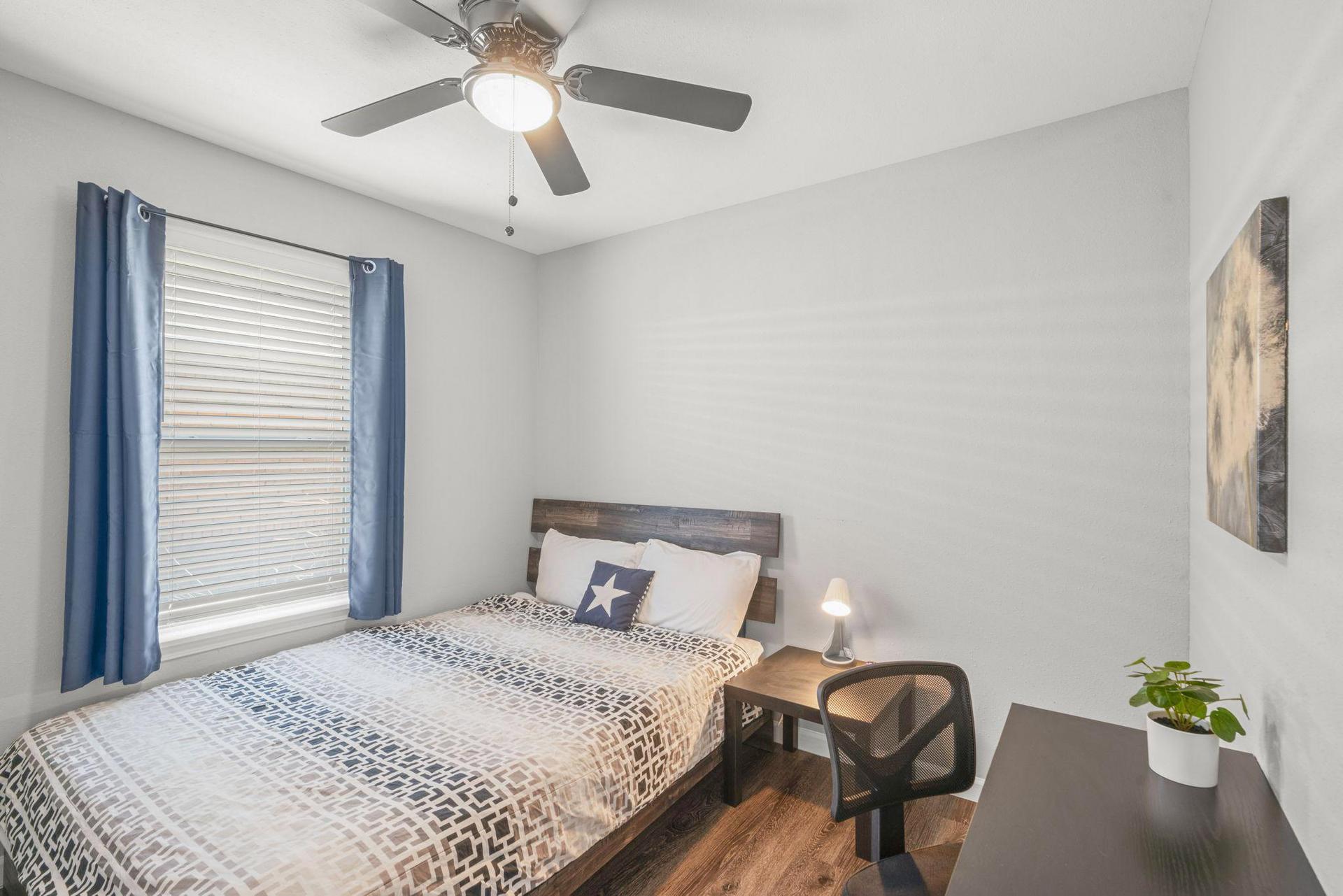 bedroom, detected:ceiling fan, window blind, bed