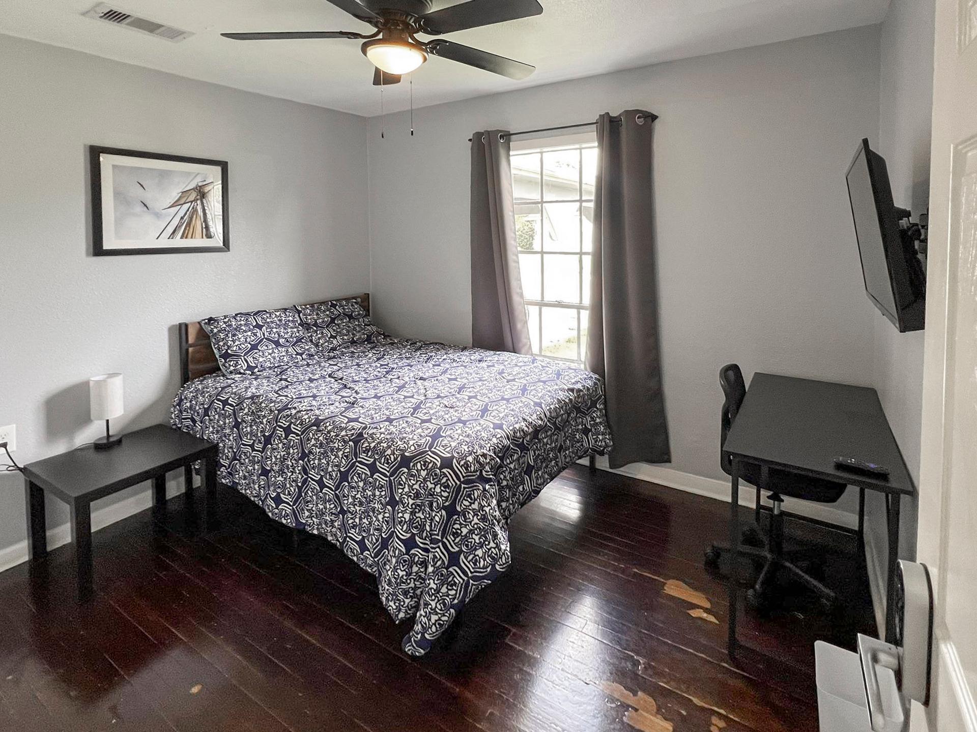 bedroom, detected:ceiling fan, bed