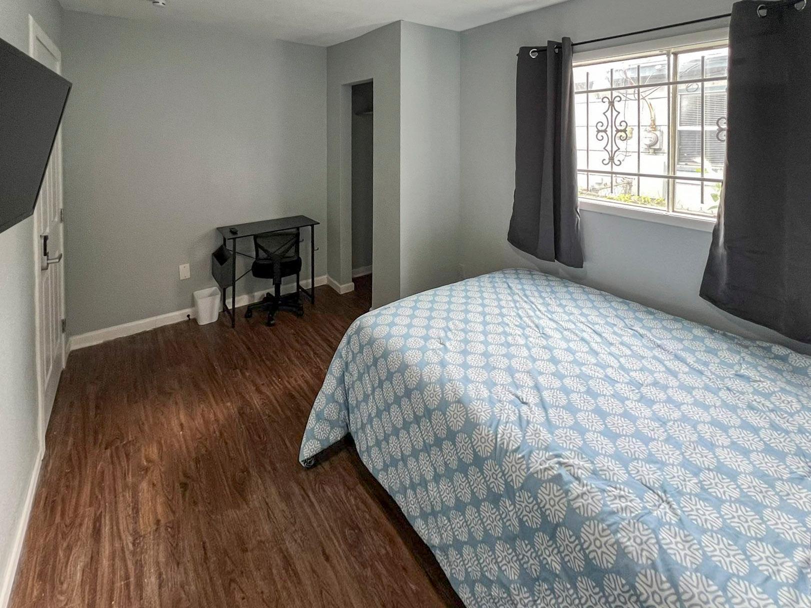 bedroom, detected:window blind, bed, ceiling fan