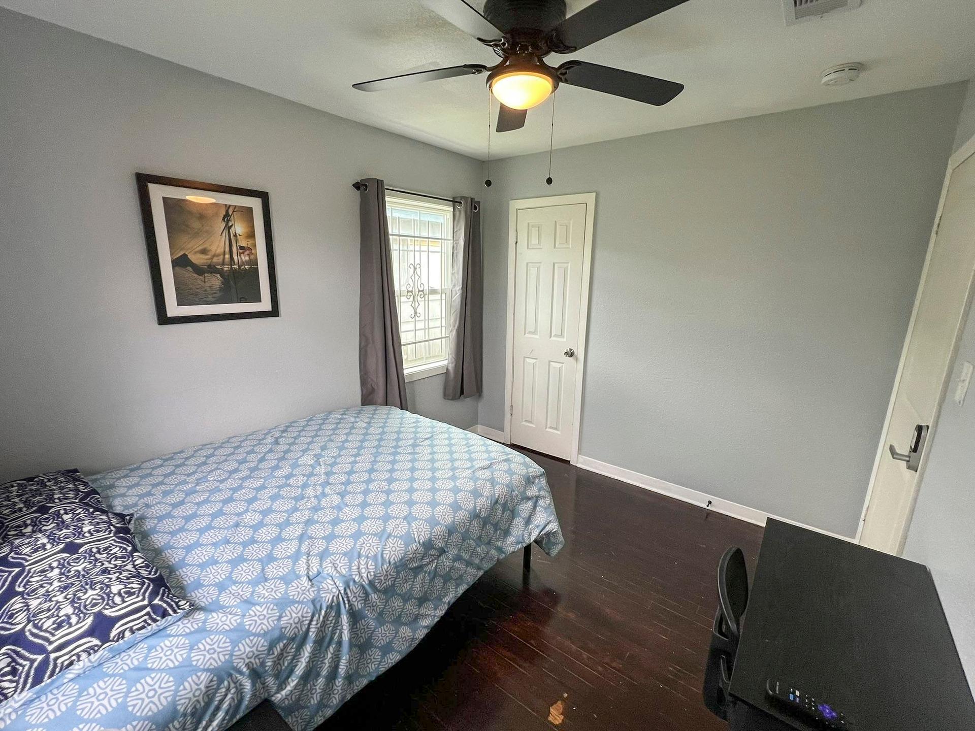 bedroom, detected:ceiling fan, bed