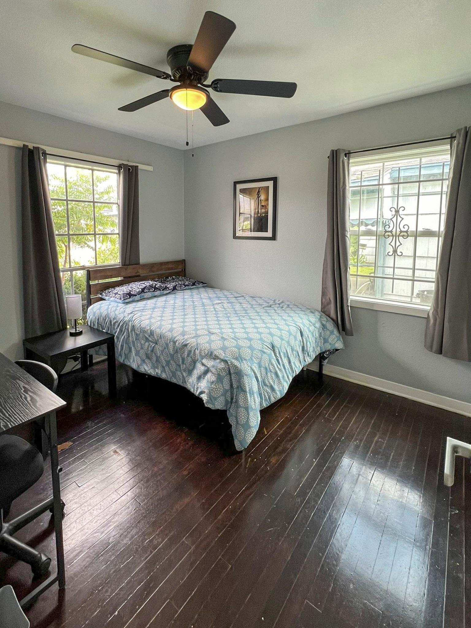 bedroom, detected:window blind, ceiling fan, bed