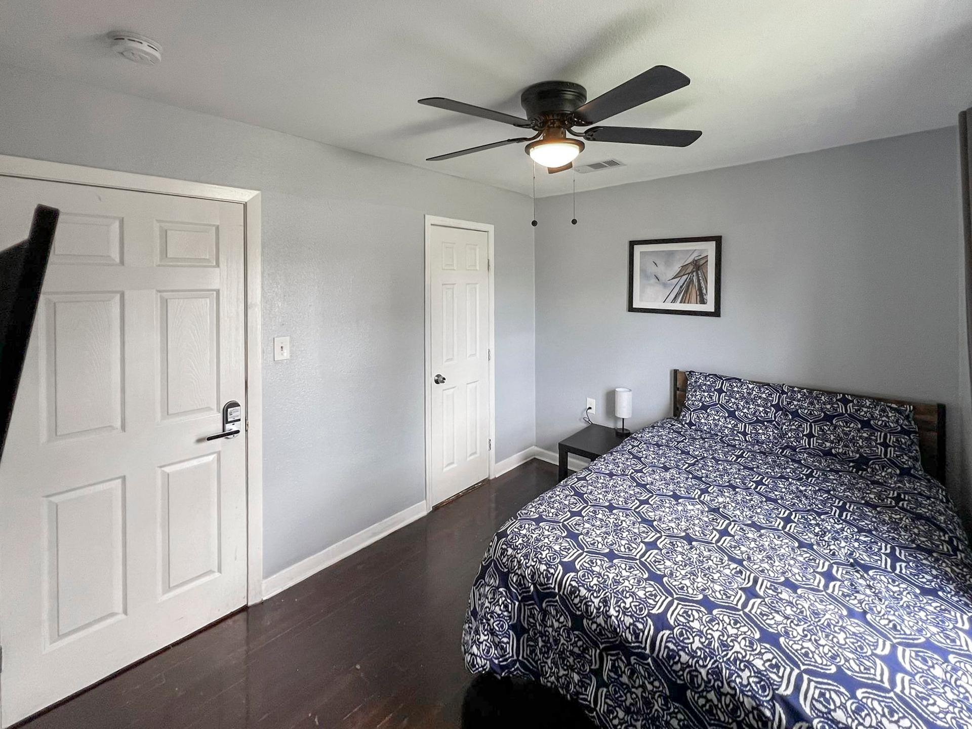 bedroom, detected:ceiling fan, bed