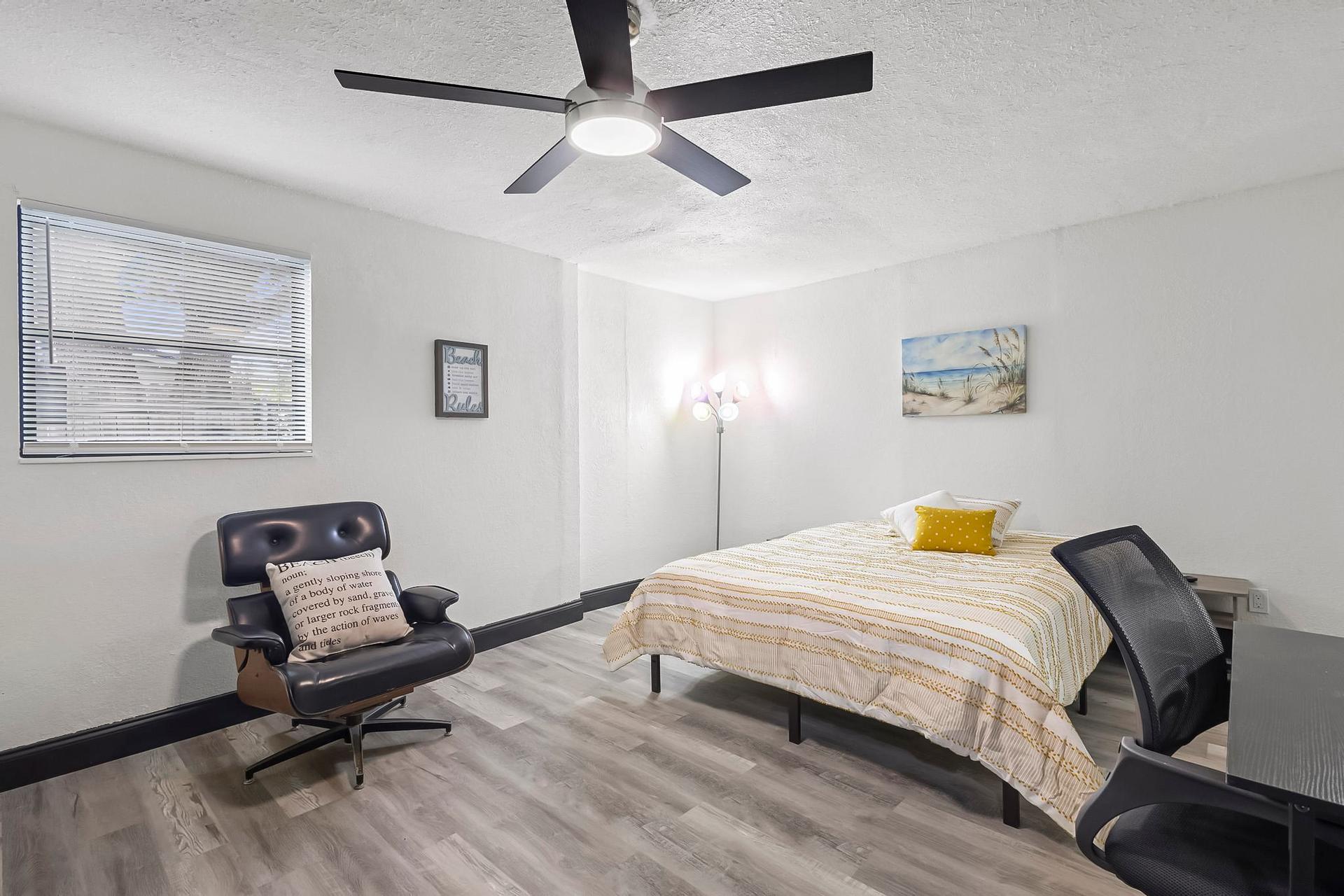 bedroom, detected:ceiling fan, window blind, bed