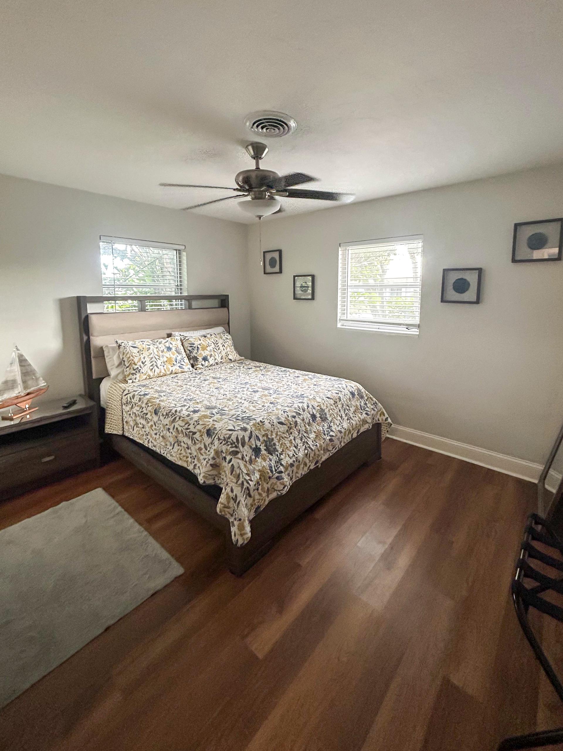bedroom, detected:window blind, ceiling fan, bed