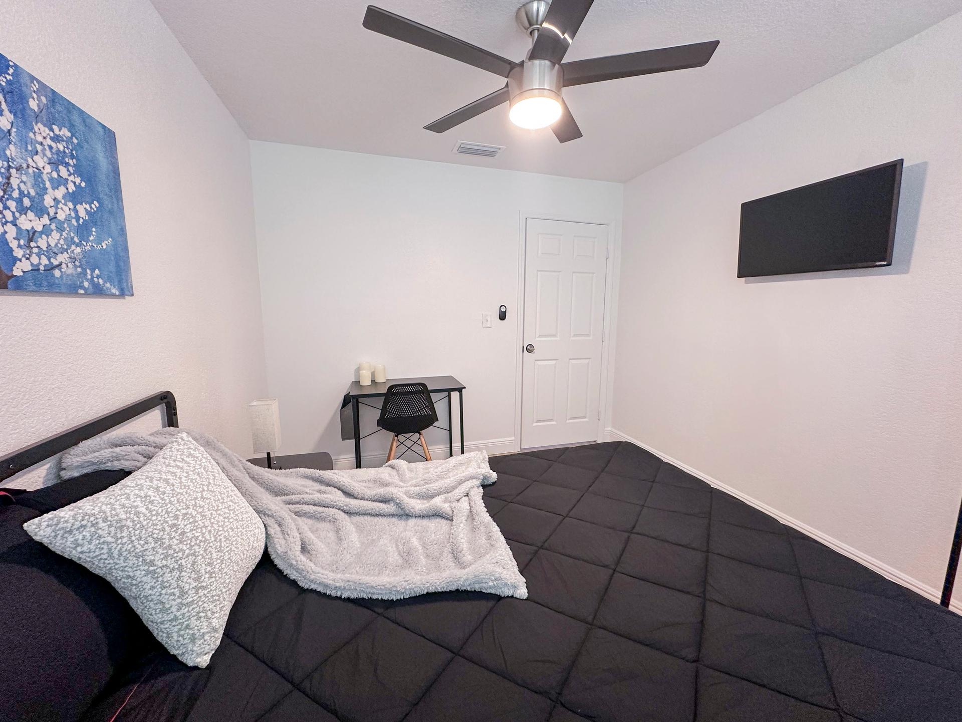 bedroom, detected:ceiling fan