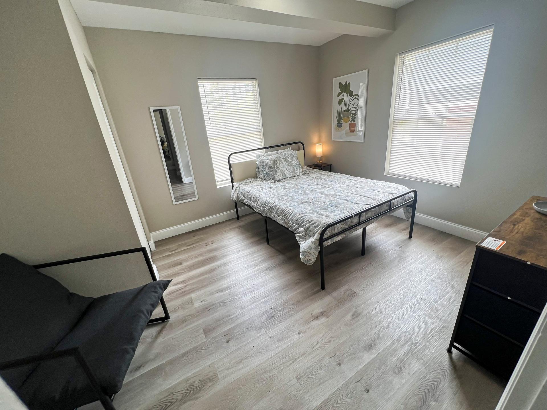 bedroom, detected:window blind, bed