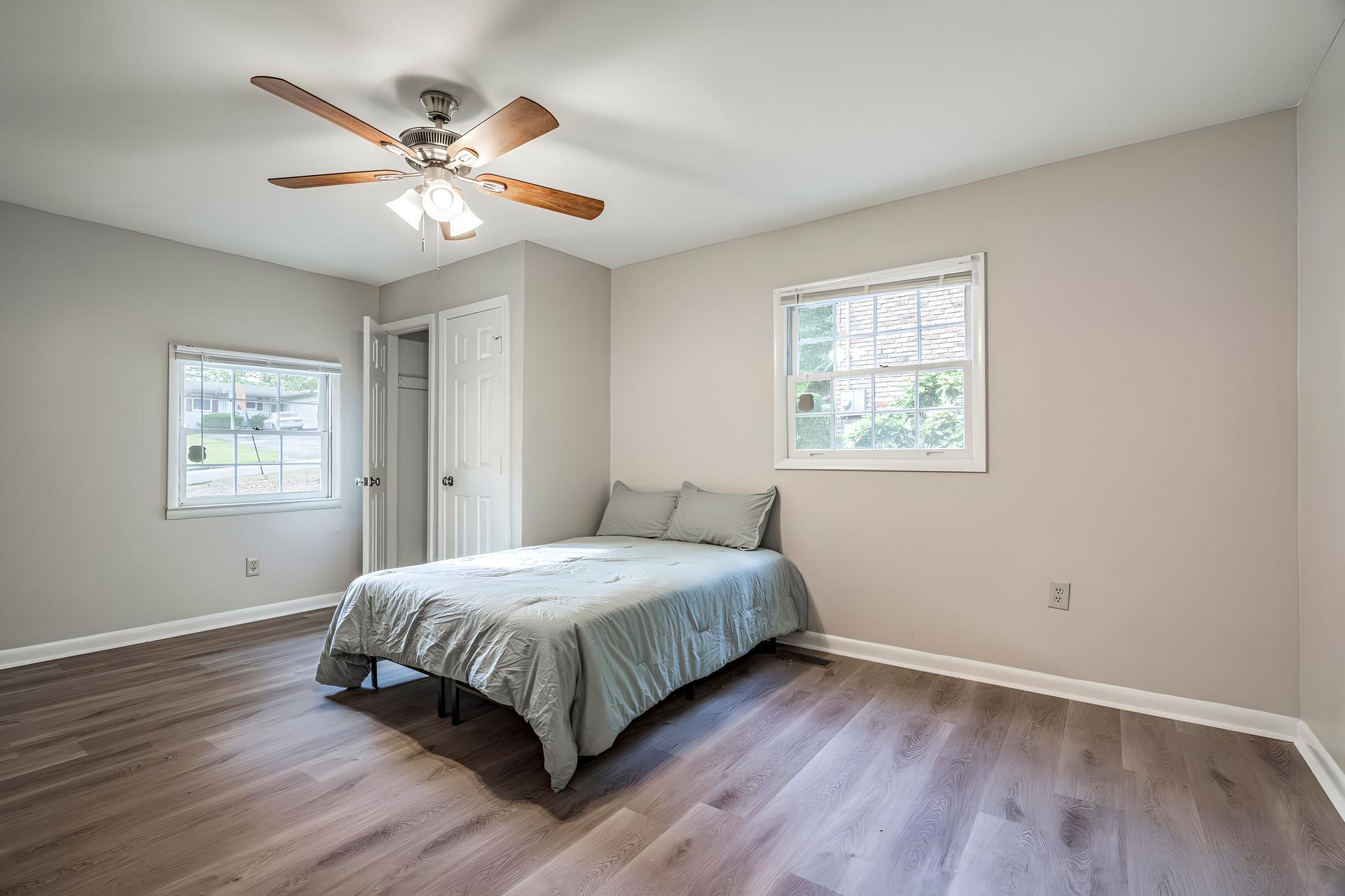 bedroom, detected:ceiling fan, window blind, bed