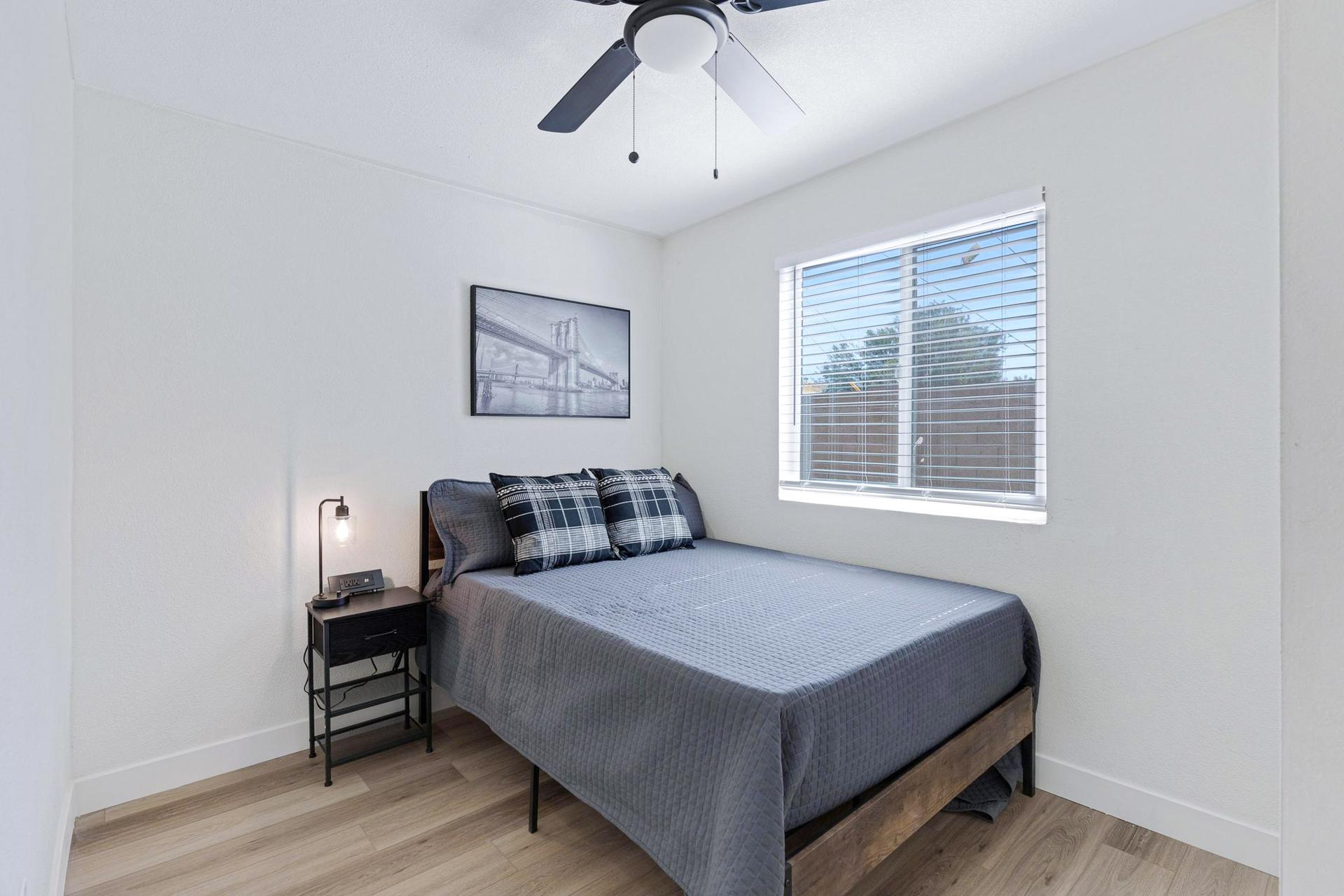bedroom, detected:ceiling fan, window blind, bed