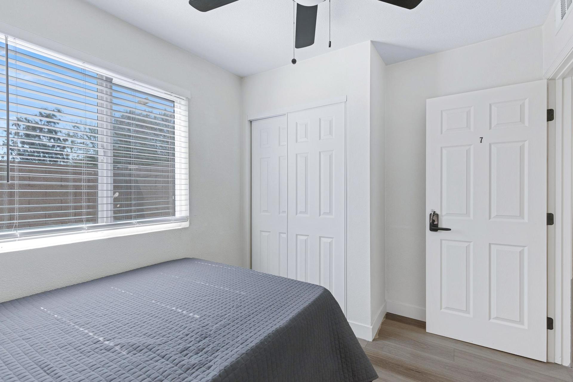bedroom, detected:window blind, ceiling fan, bed