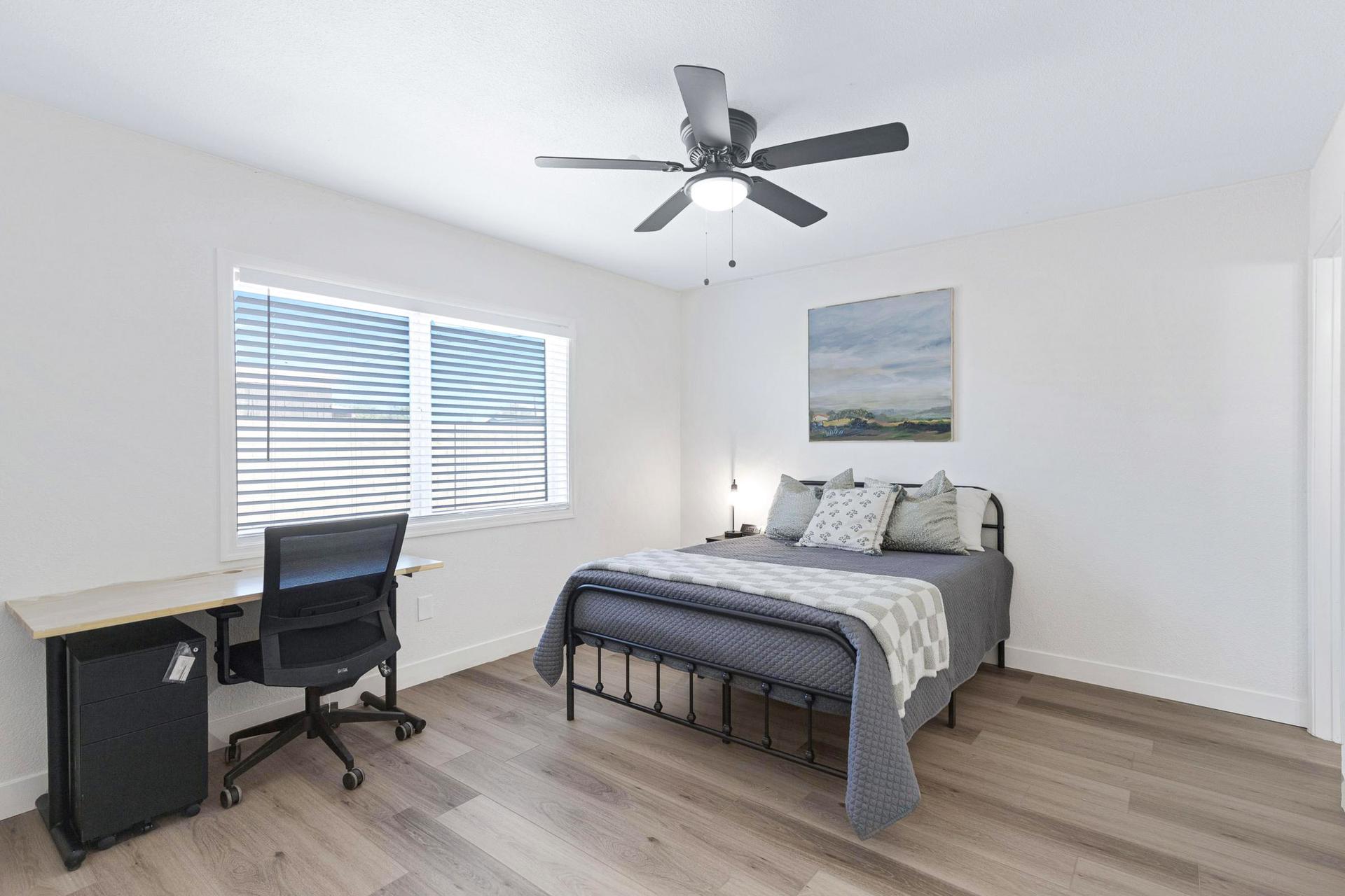 bedroom, detected:ceiling fan, window blind, bed