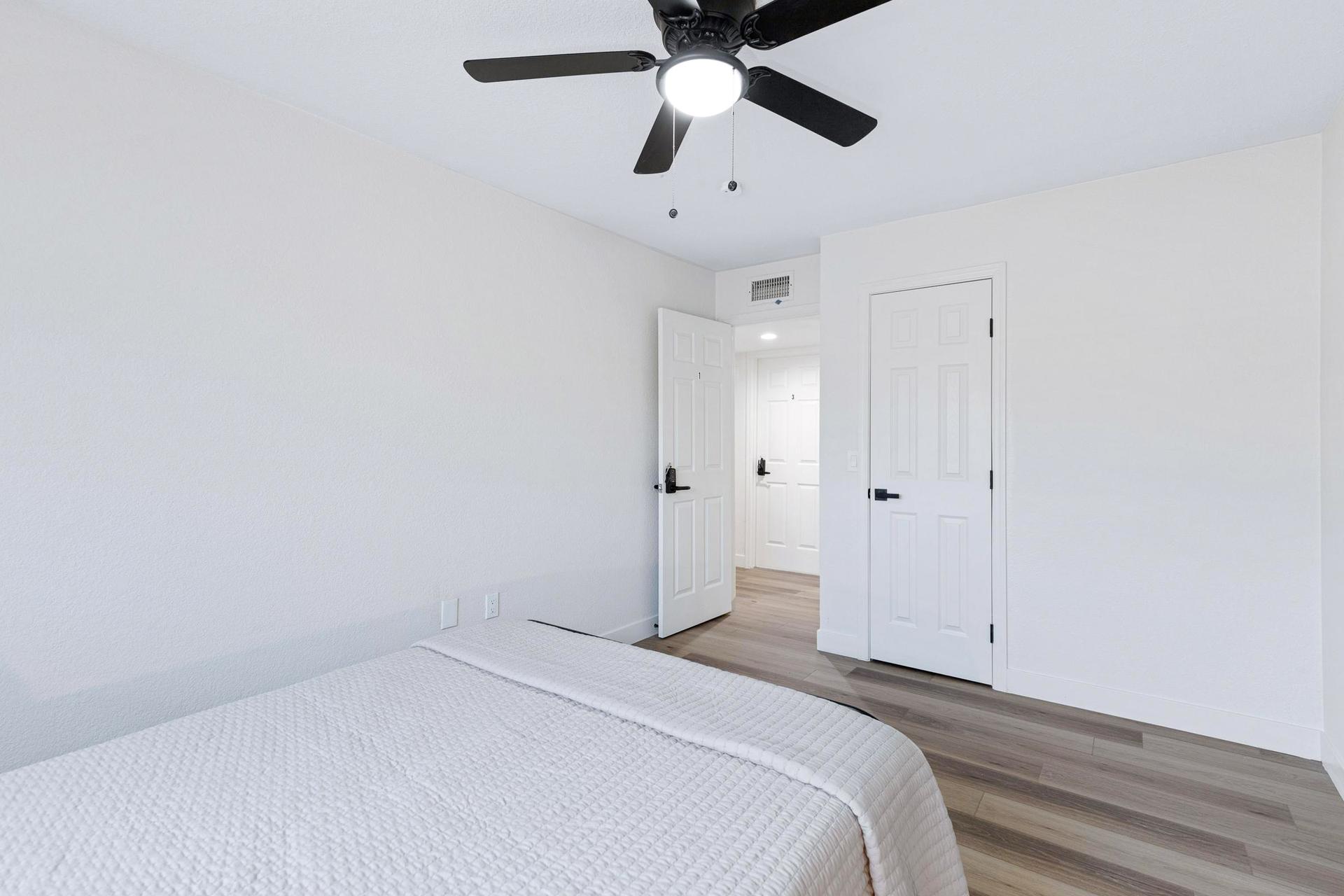 bedroom, detected:ceiling fan, bed