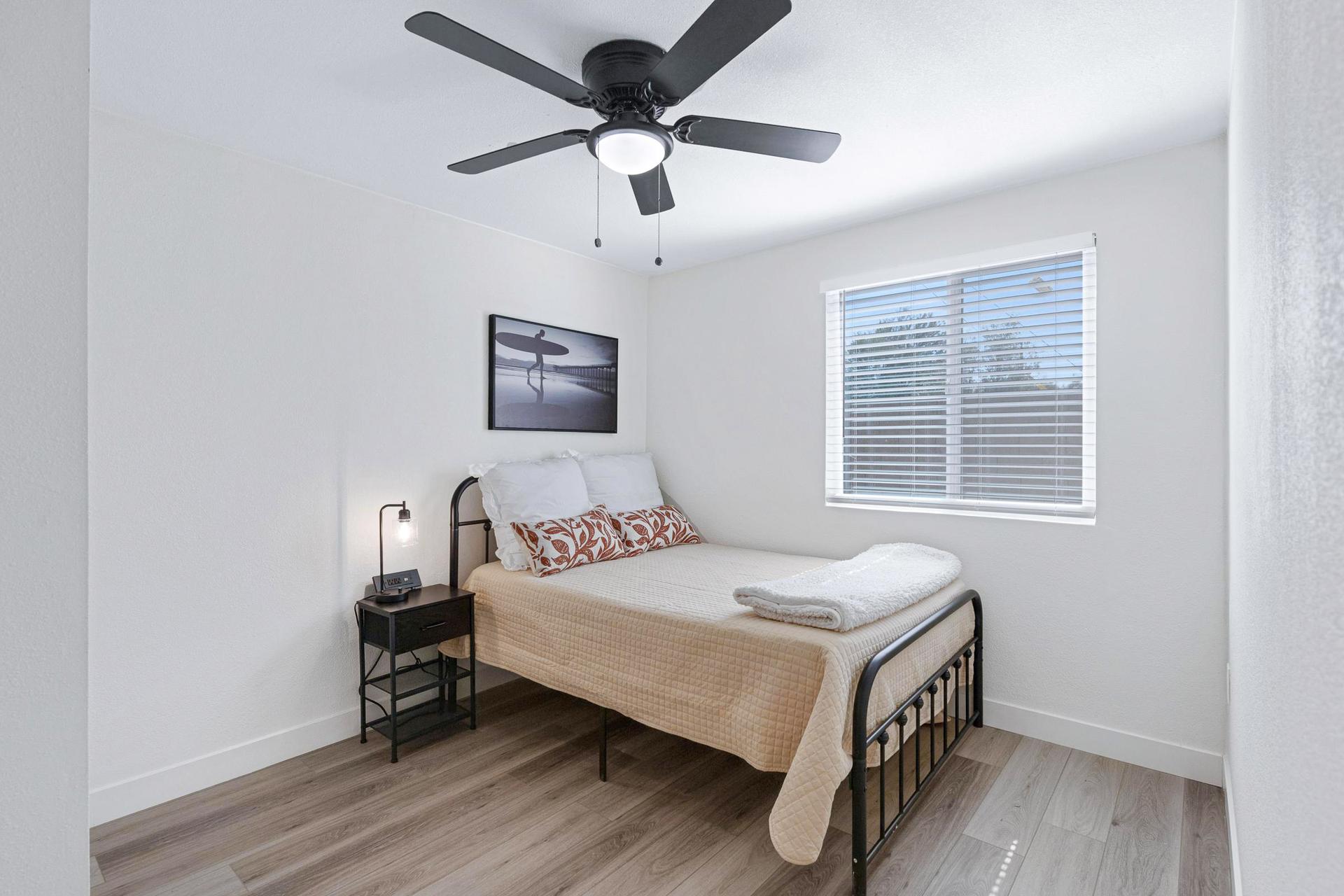 bedroom, detected:ceiling fan, window blind, bed