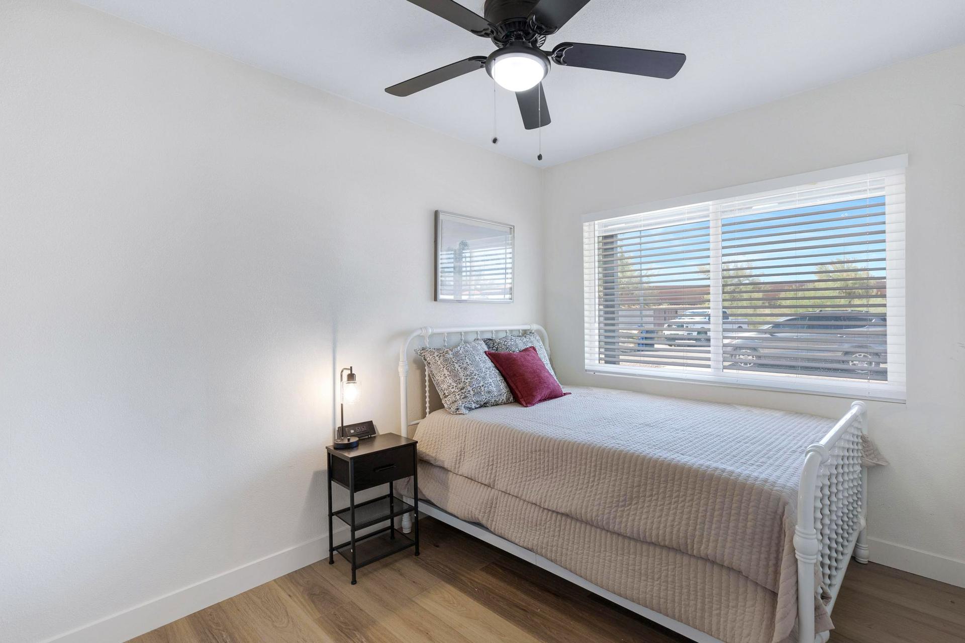 bedroom, detected:ceiling fan, window blind, bed