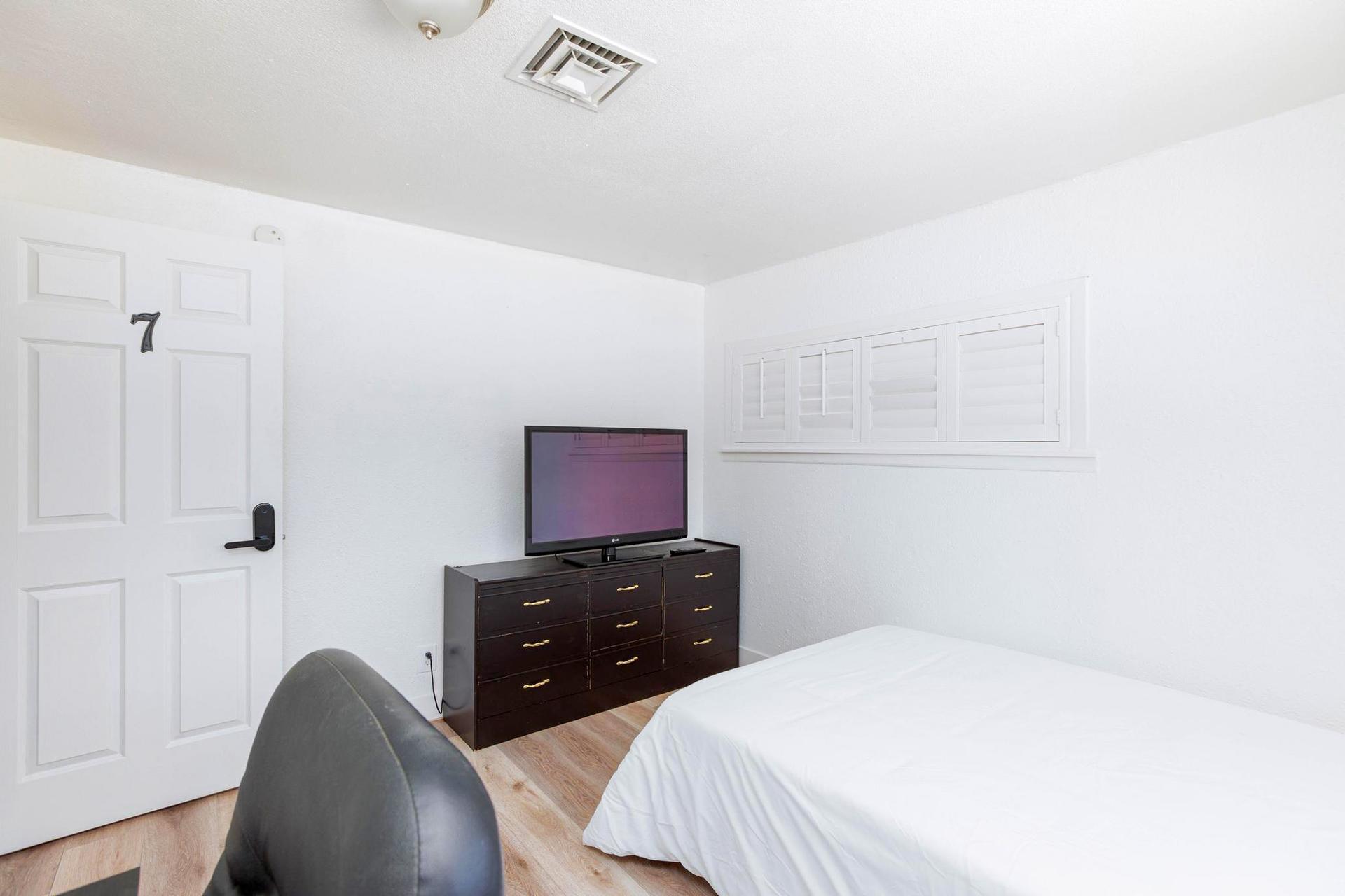 bedroom, detected:bed