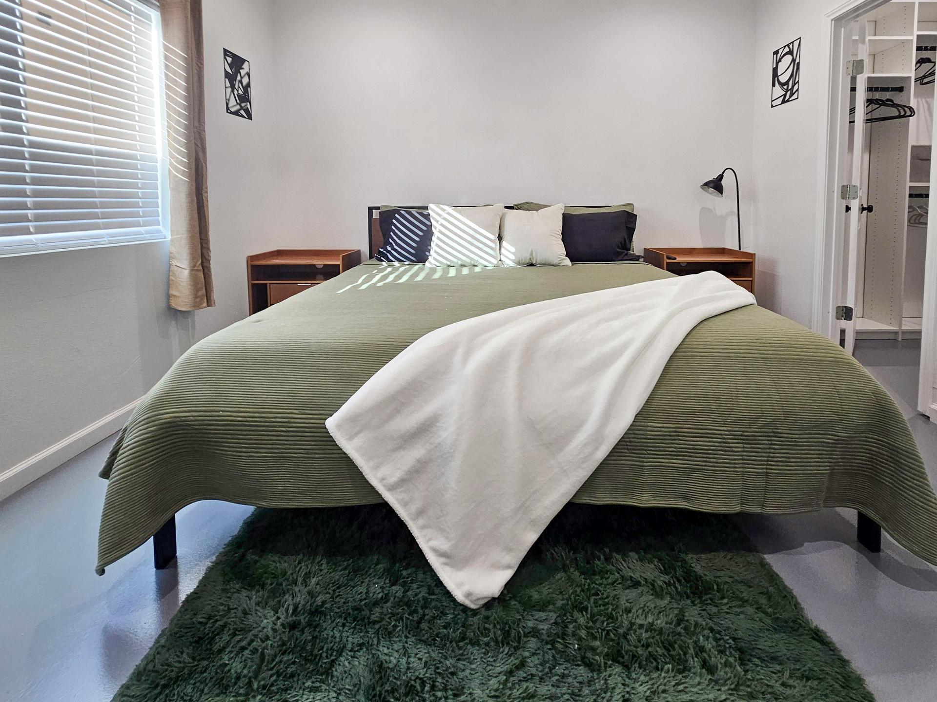 bedroom, detected:window blind, bed