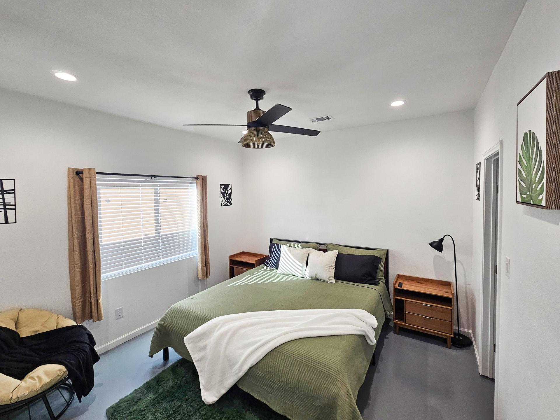 bedroom, detected:ceiling fan, bed, window blind