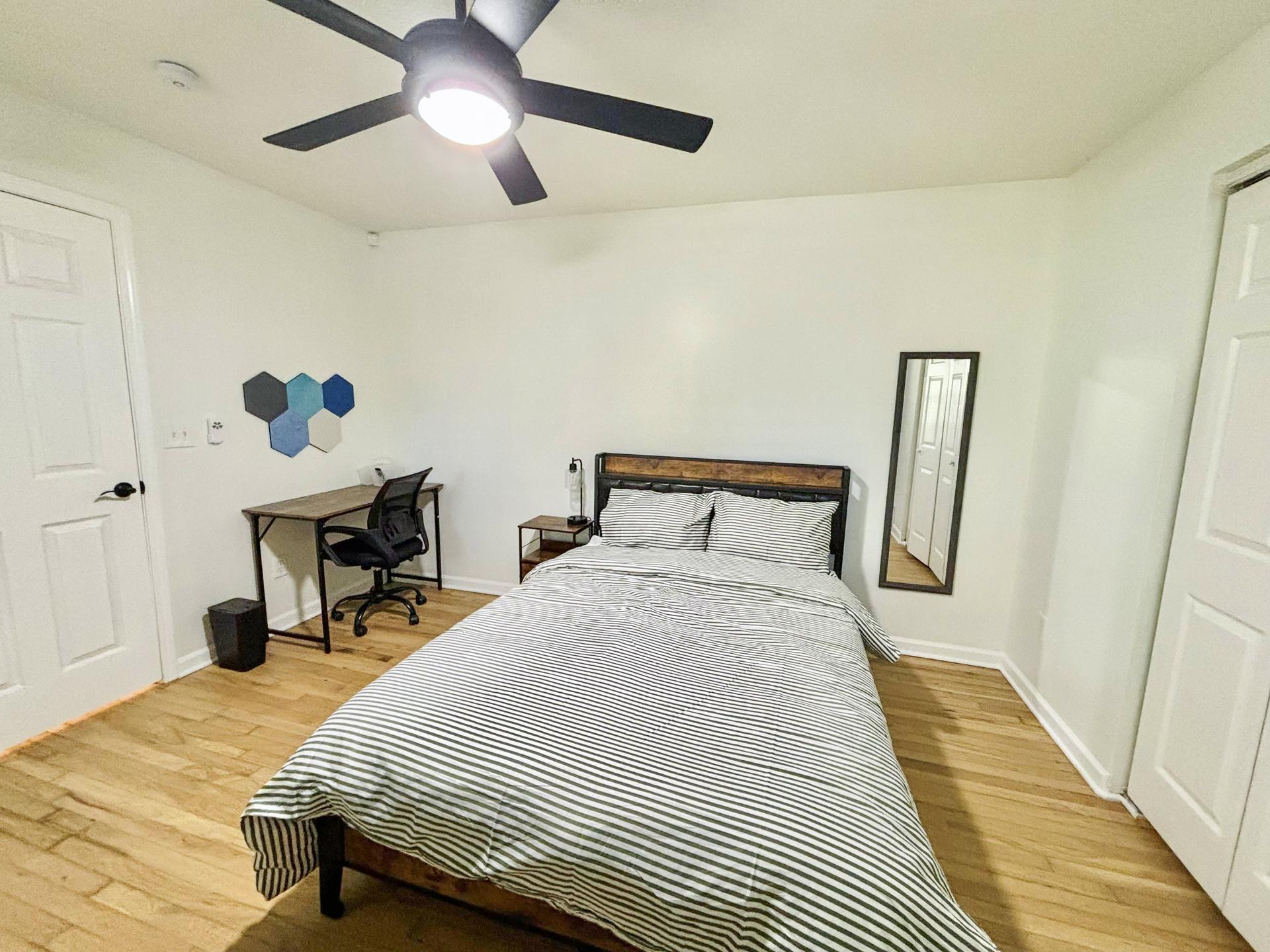 bedroom, detected:ceiling fan, bed