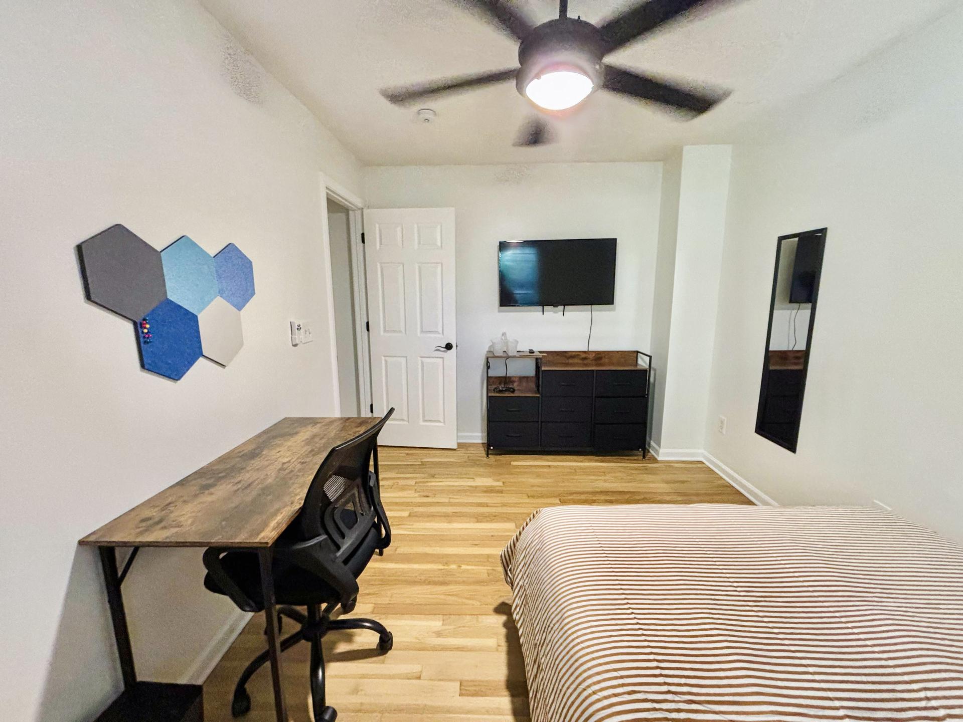 bedroom, detected:bed, ceiling fan