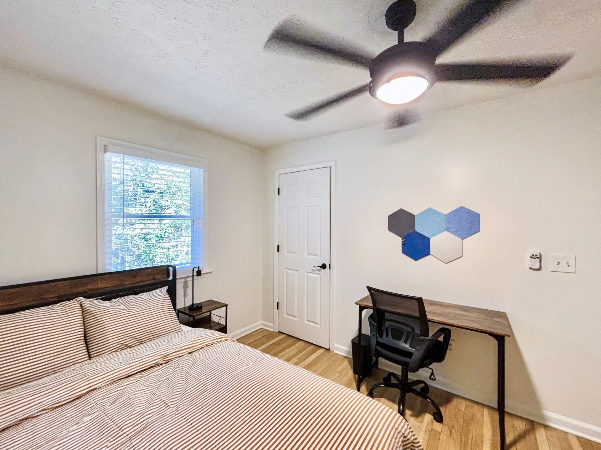 bedroom, detected:ceiling fan, bed, window blind