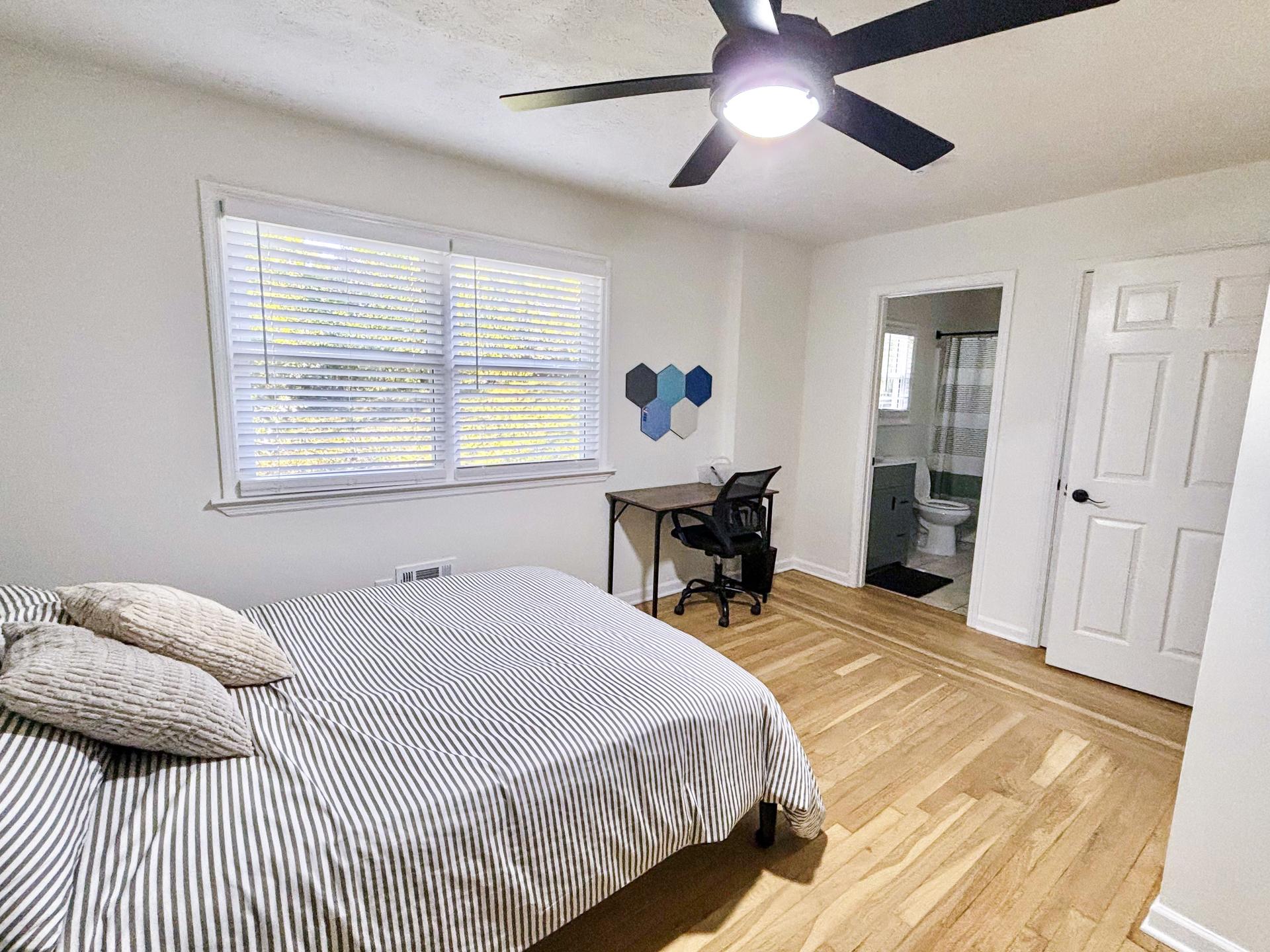 bedroom, detected:ceiling fan, bed, window blind