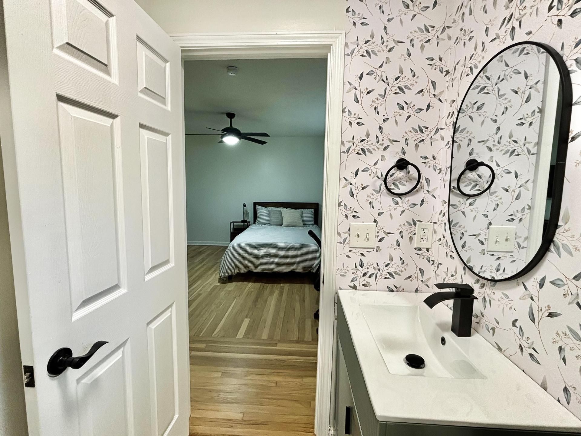 bedroom, detected:ceiling fan, bed