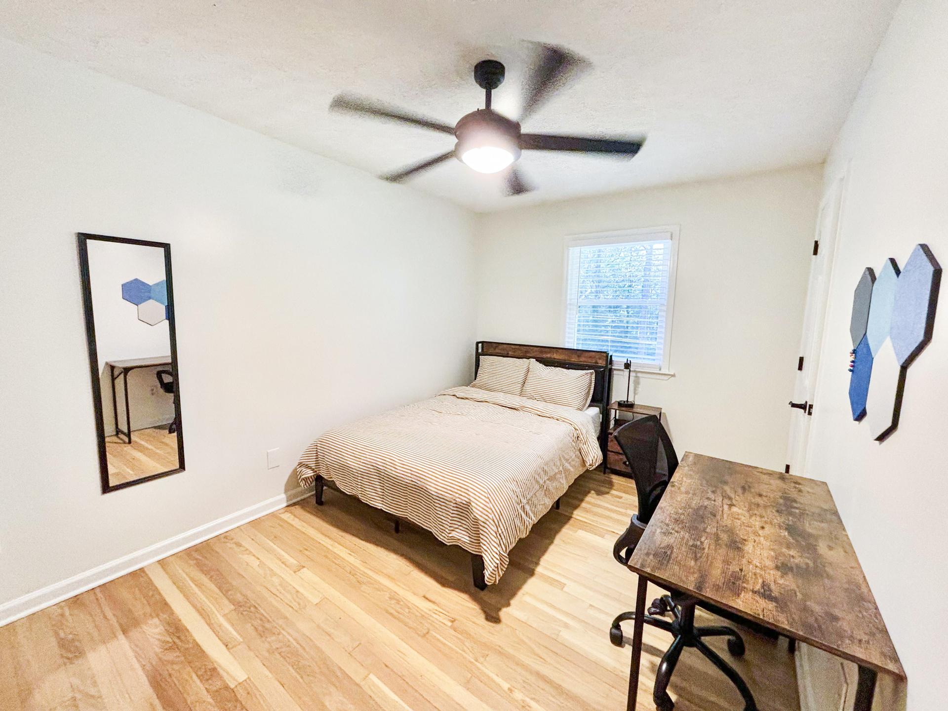 bedroom, detected:ceiling fan, bed, window blind