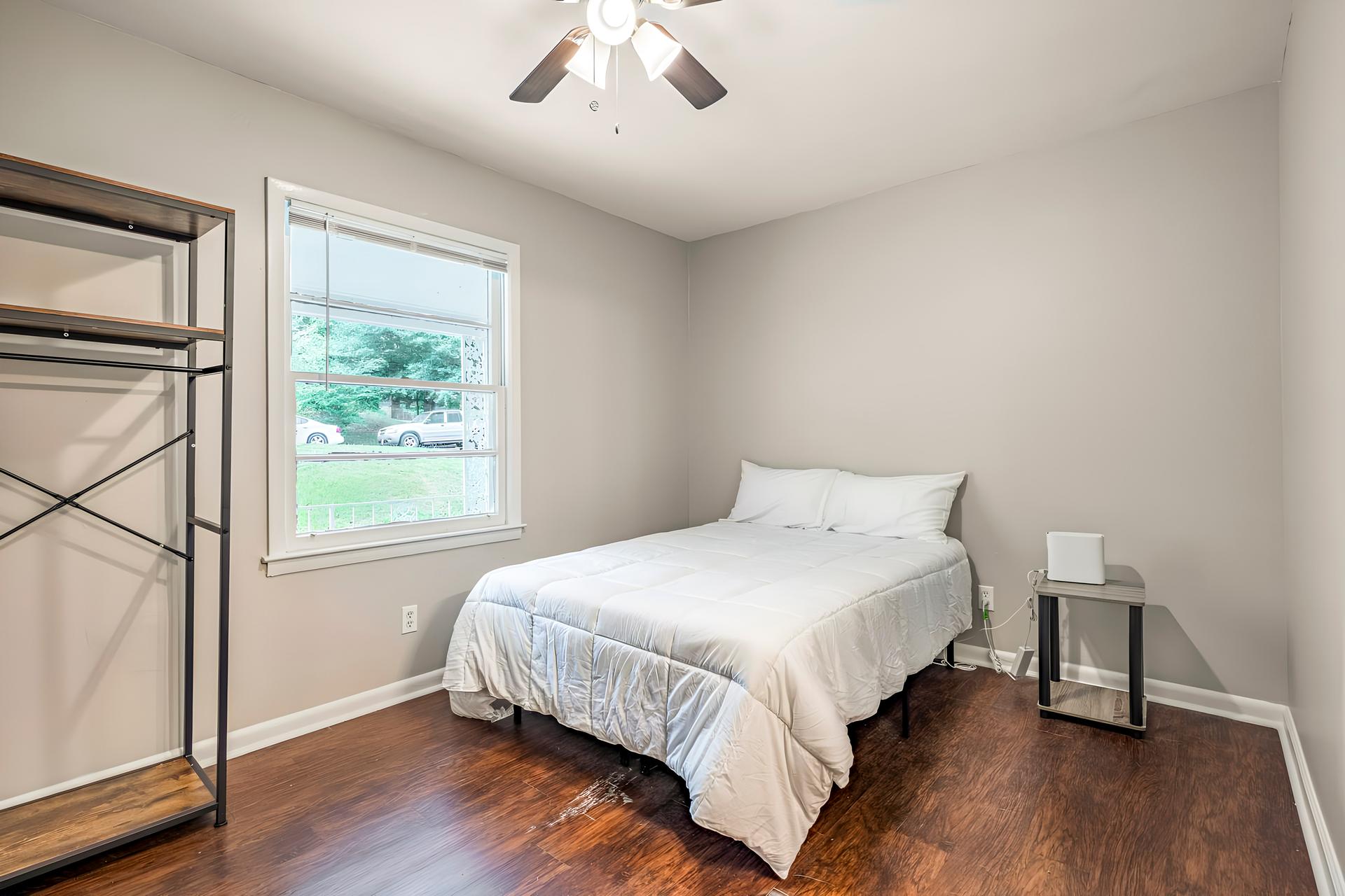 bedroom, detected:ceiling fan, bed