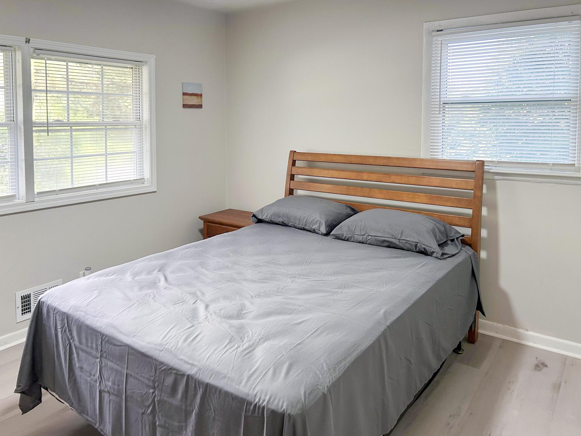 bedroom, detected:window blind, bed