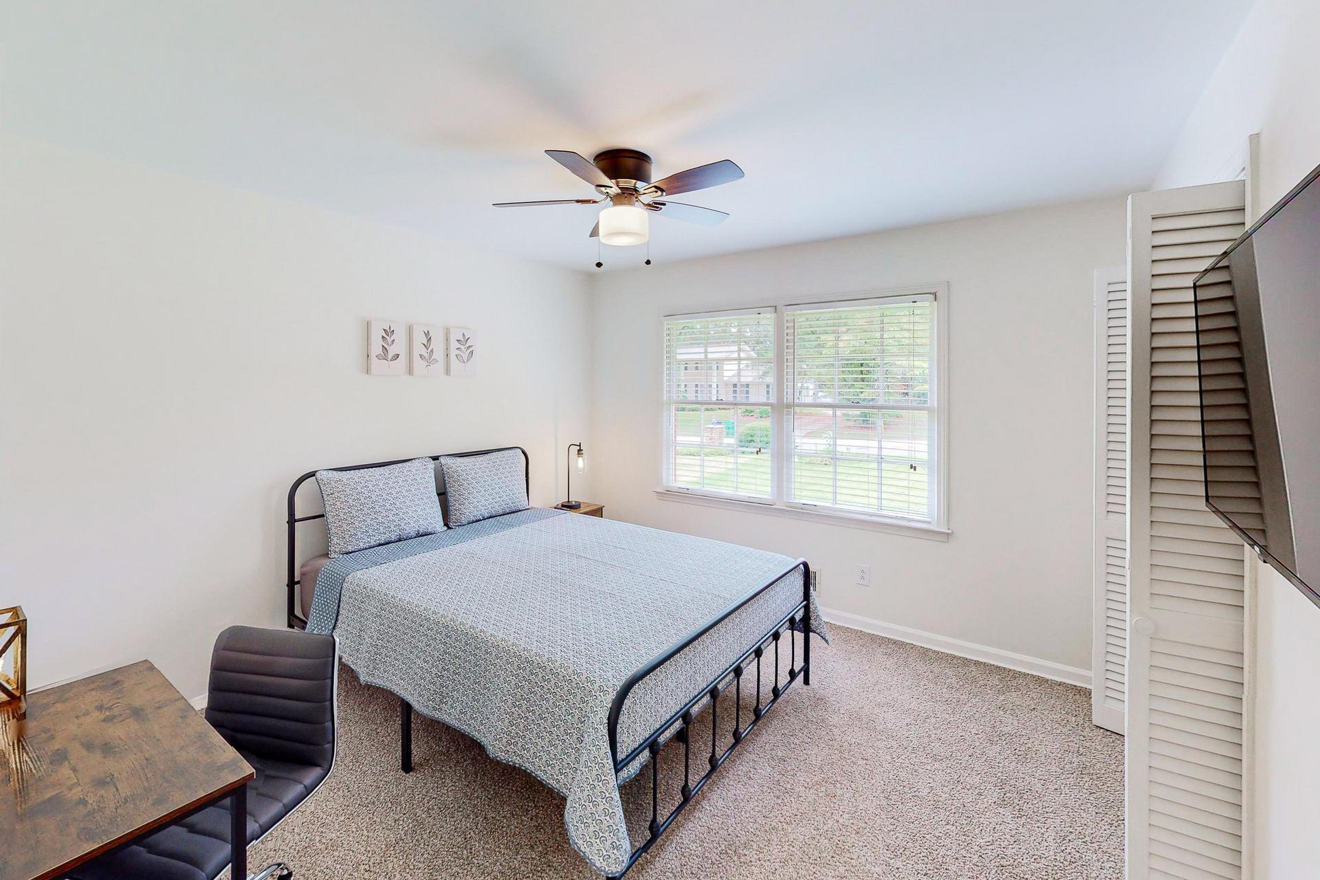 bedroom, detected:ceiling fan, window blind, bed