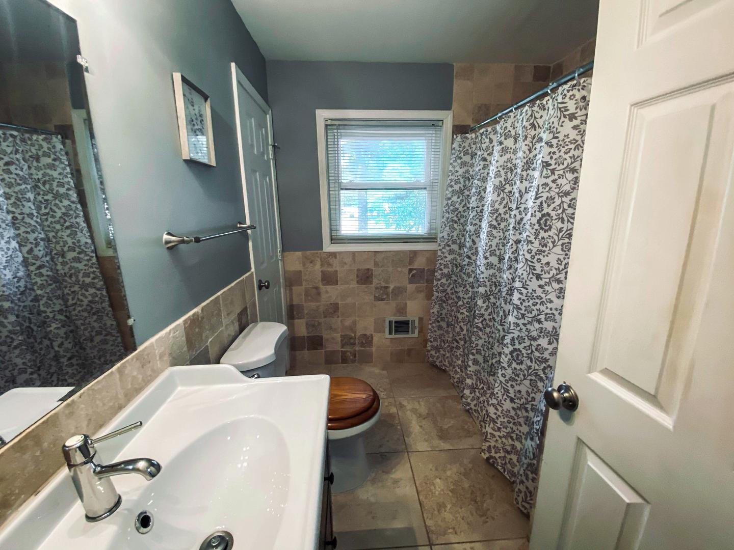 Bathroom(s)
